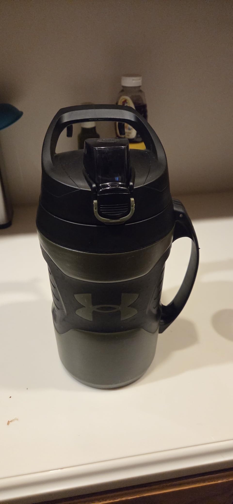 Under Armour Insulated Water Bottle with Handle & Fence Hook, Half Gallon Sports Water Jug, Leak-Resistant & BPA-Free for Baseball, Football & Gym - Black/Black, 64oz customer photo 2