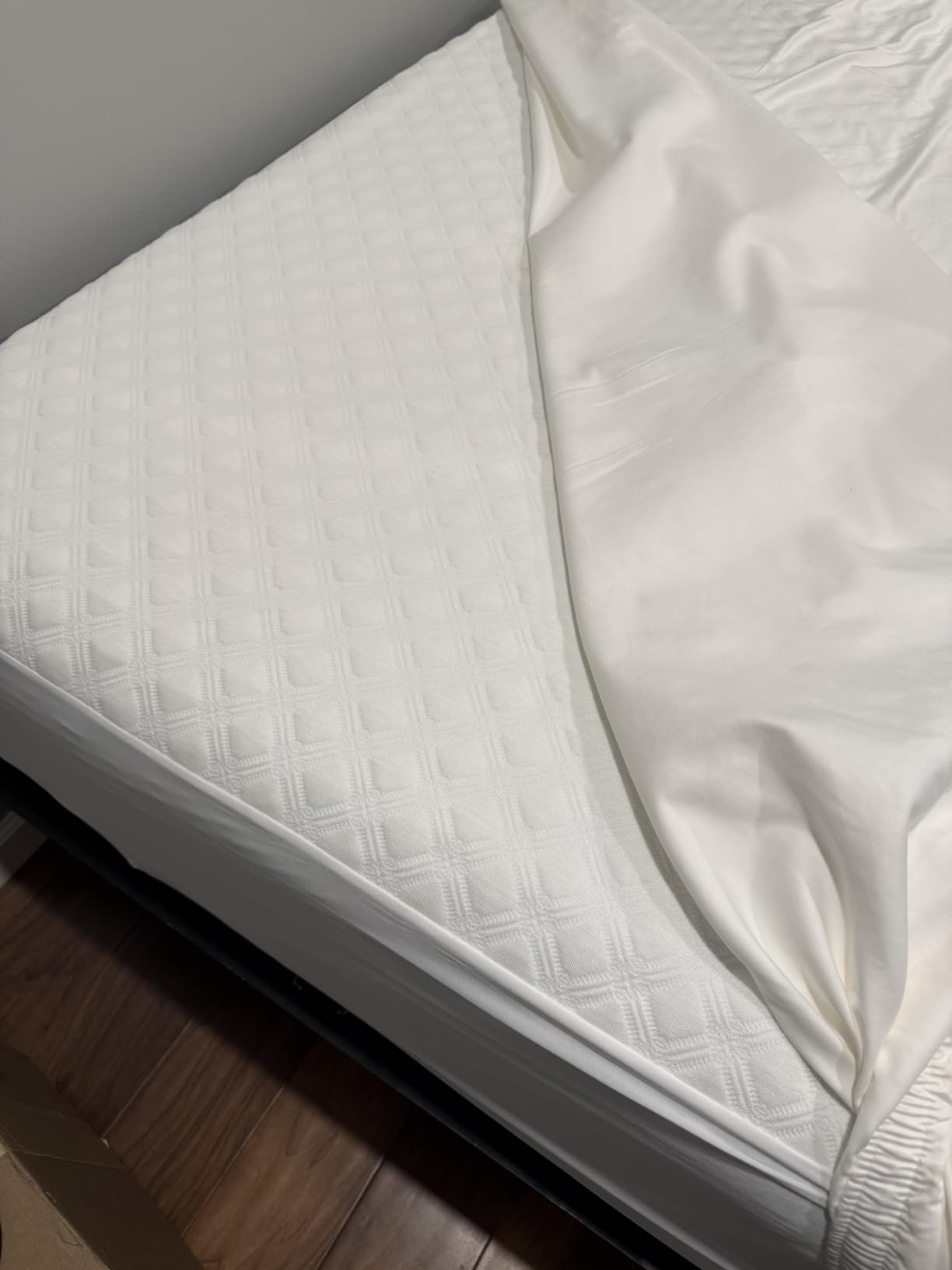 SafeRest Waterproof Crib Size Mattress Protector customer photo 2