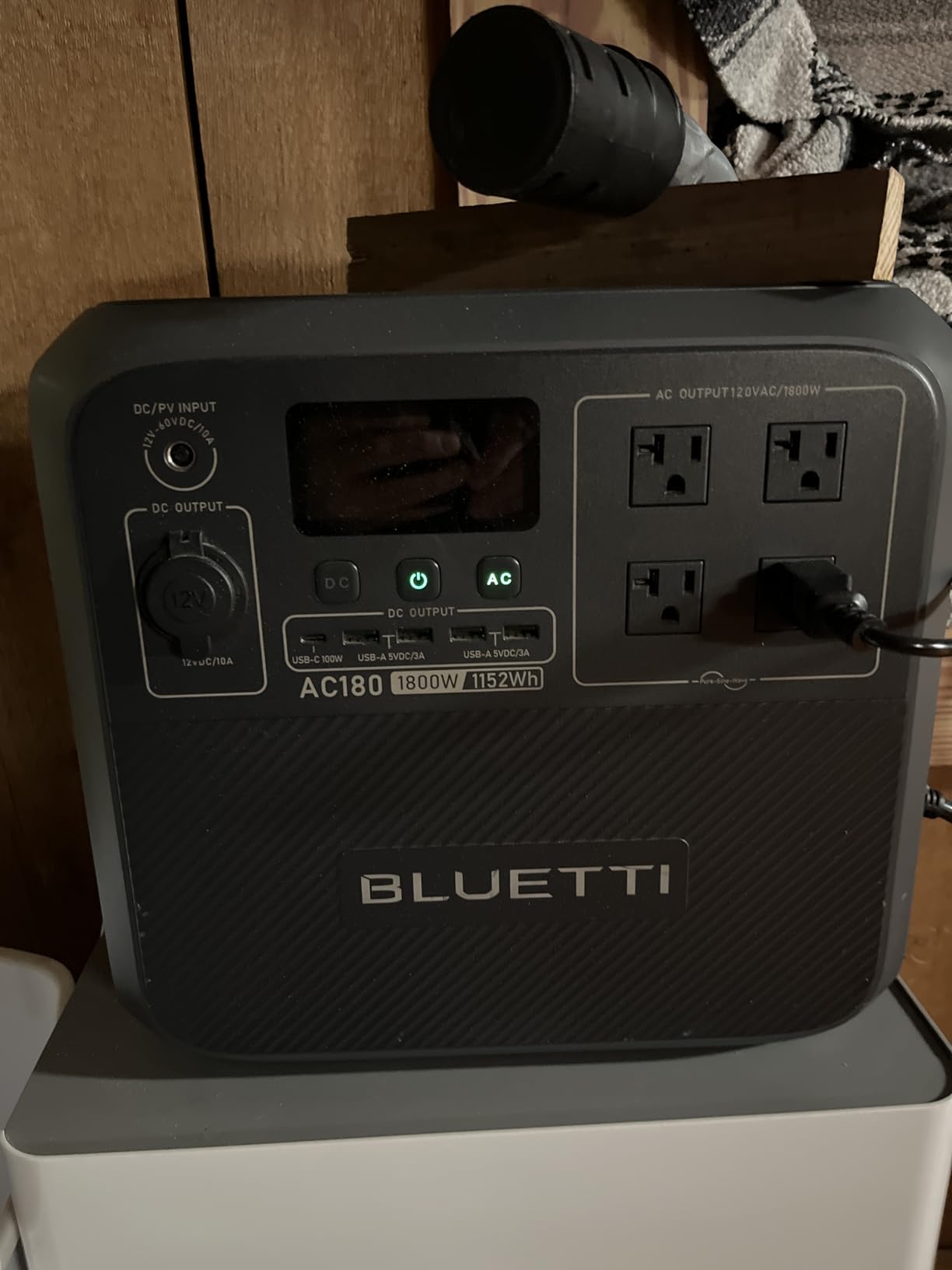 BLUETTI AC180 Solar Generator with 200W Solar Panel Included, 1152Wh 1800W customer photo 2