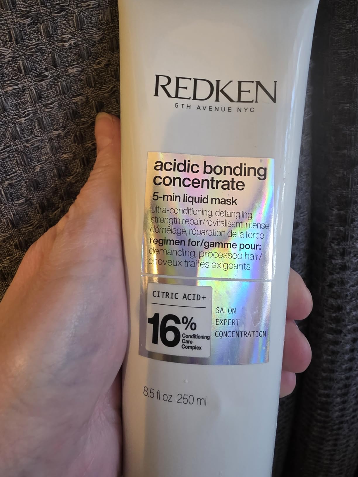 Redken Acidic Bonding Concentrate Hydrating Hair Mask – For Damaged Hair customer photo 2