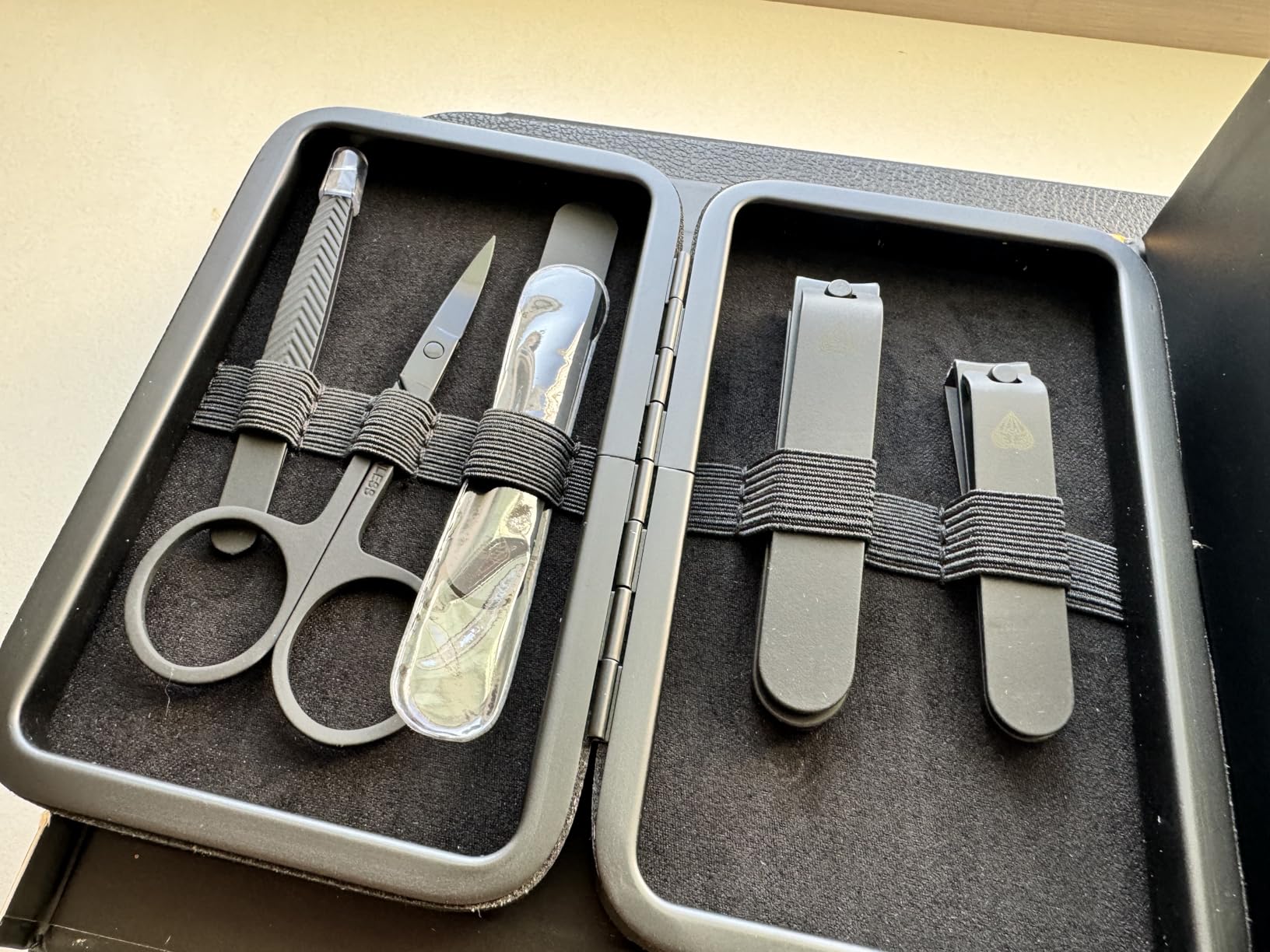 MANSCAPED® Shears 3.0, 5-Piece Precision Men’s Nail Grooming Travel Kit customer photo 1