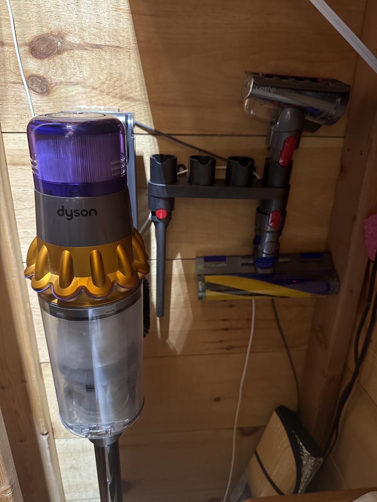 Dyson V15 Detect Plus Cordless Vacuum, Illumination Reveals dust, 240AW, 3 Power Modes, Up to 60 Minutes,² Deep Cleans Hard Floors and Carpets, Detangles pet Hair, Converts to Handheld customer photo 2
