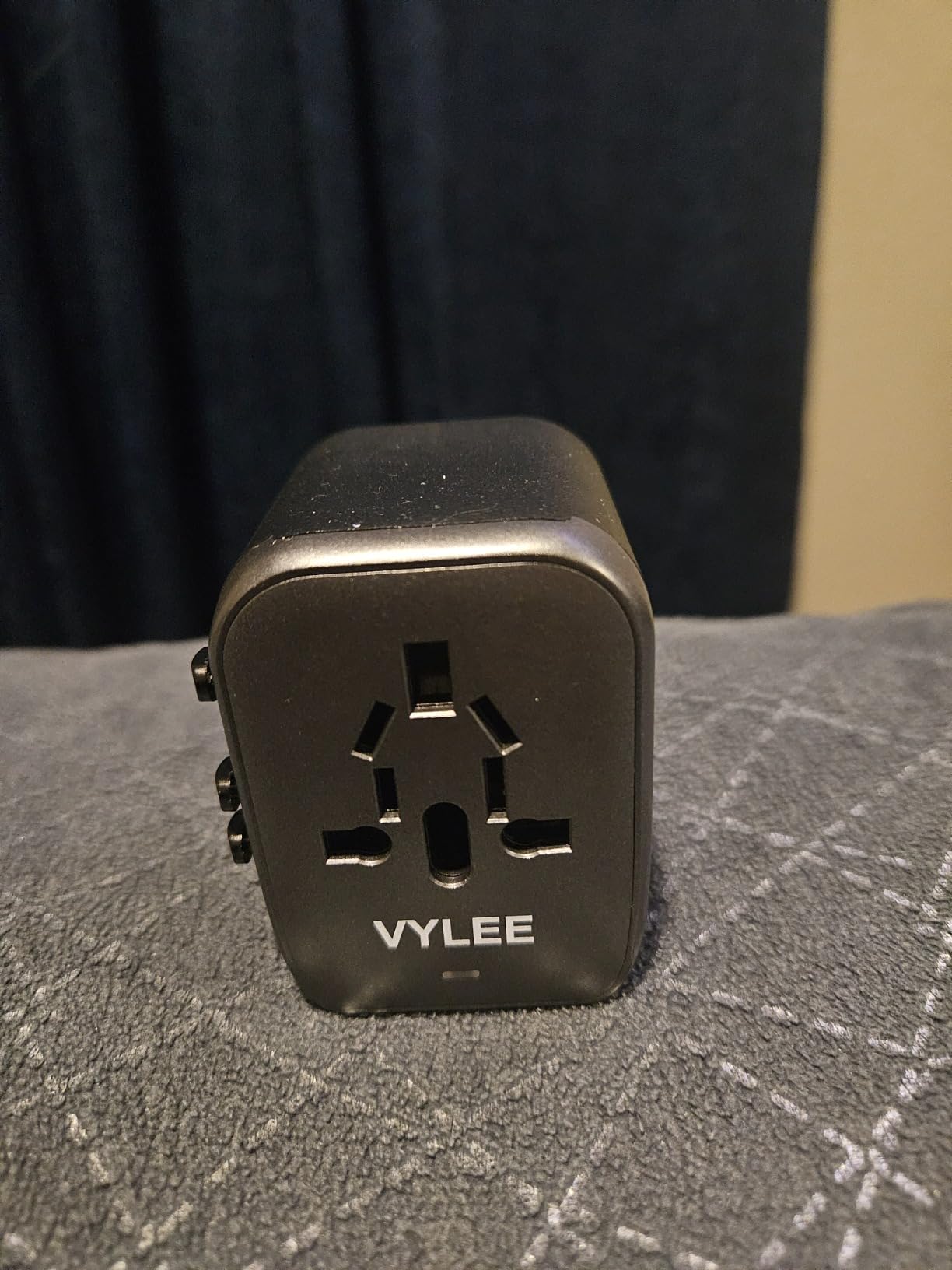VYLEE Universal Travel Adapter, 5 in 1 International Power Adapter customer photo 2