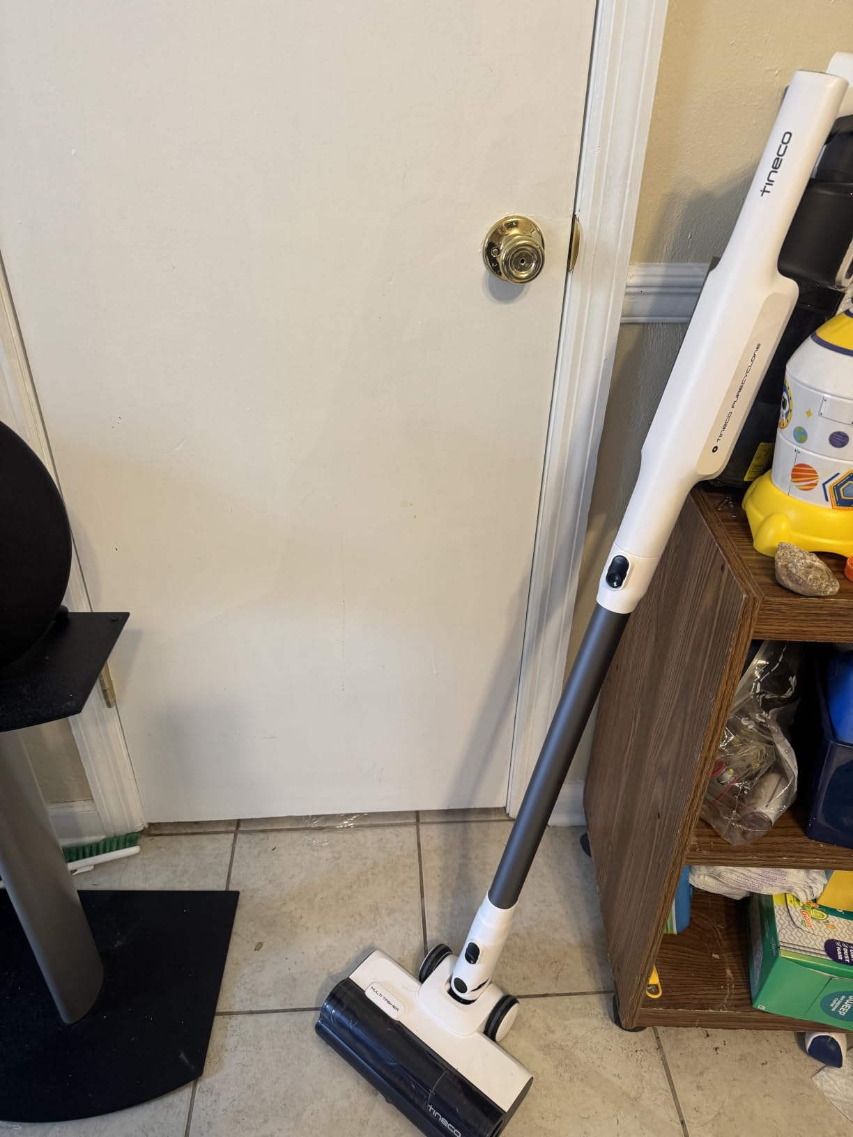 Tineco A20 Cordless Stick Vacuum Cleaner, Powerful Suction, 3 Modes for Multi-Level Messes, 1L Larger Dustbin, Ergonomic Dual-Handle Design, Wall-Mount Dock, LED Headlight customer photo 2