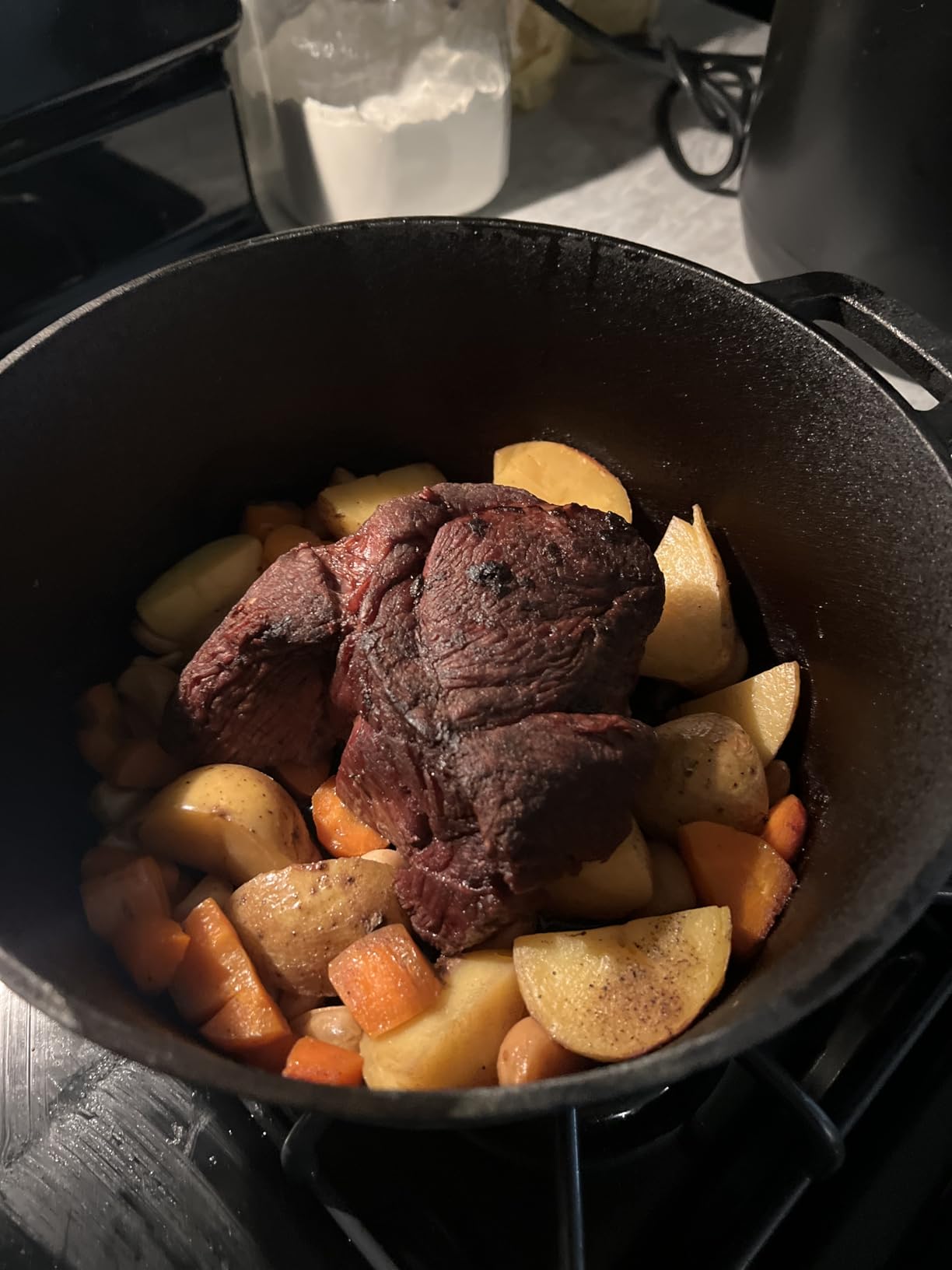 CRUSTLOVE 5 QT Pre-Seasoned Dutch Oven for Bread Baking with Lid and Kit customer photo 2