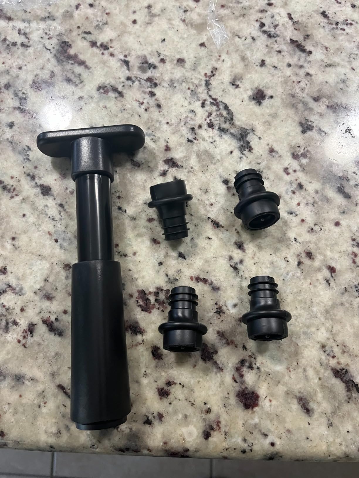 WOTOR Wine Vacuum Pump with 4 Wine Stoppers, Reusable Bottle Sealer, Black customer photo 2