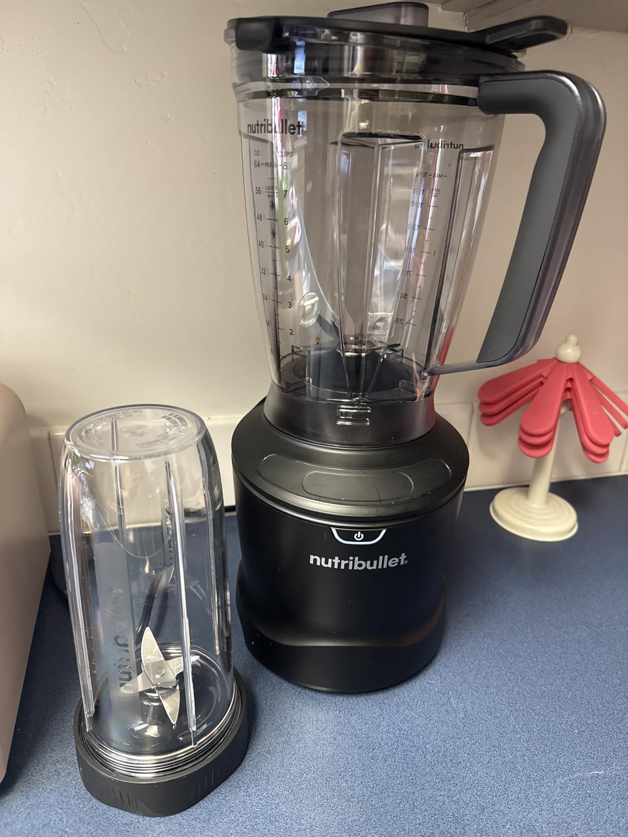 nutribullet SmartSense Blender Combo, 1400W, 64oz Pitcher, 32oz & 24oz Cups, 5-Speed, Smoothies, Ice and Frozen Fruit, Nut Milk, Soup, Gunmetal Gray, NBF50700 customer photo 2