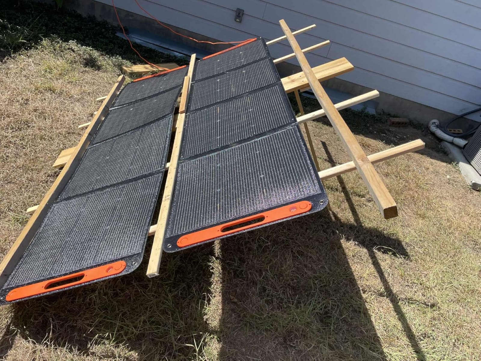Jackery Explorer 2000 v2 and 2x200W Solar Panels, 2042Wh, 2200W AC Output customer photo 2