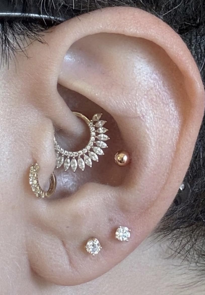 Amazon Essentials 0.25 to 1 Carat IGI Certified Solitaire Lab Grown Diamond Stud 14k Gold 4 Prong Round Cut Earrings (G-H Color VS1-VS2 Clarity) customer photo 2