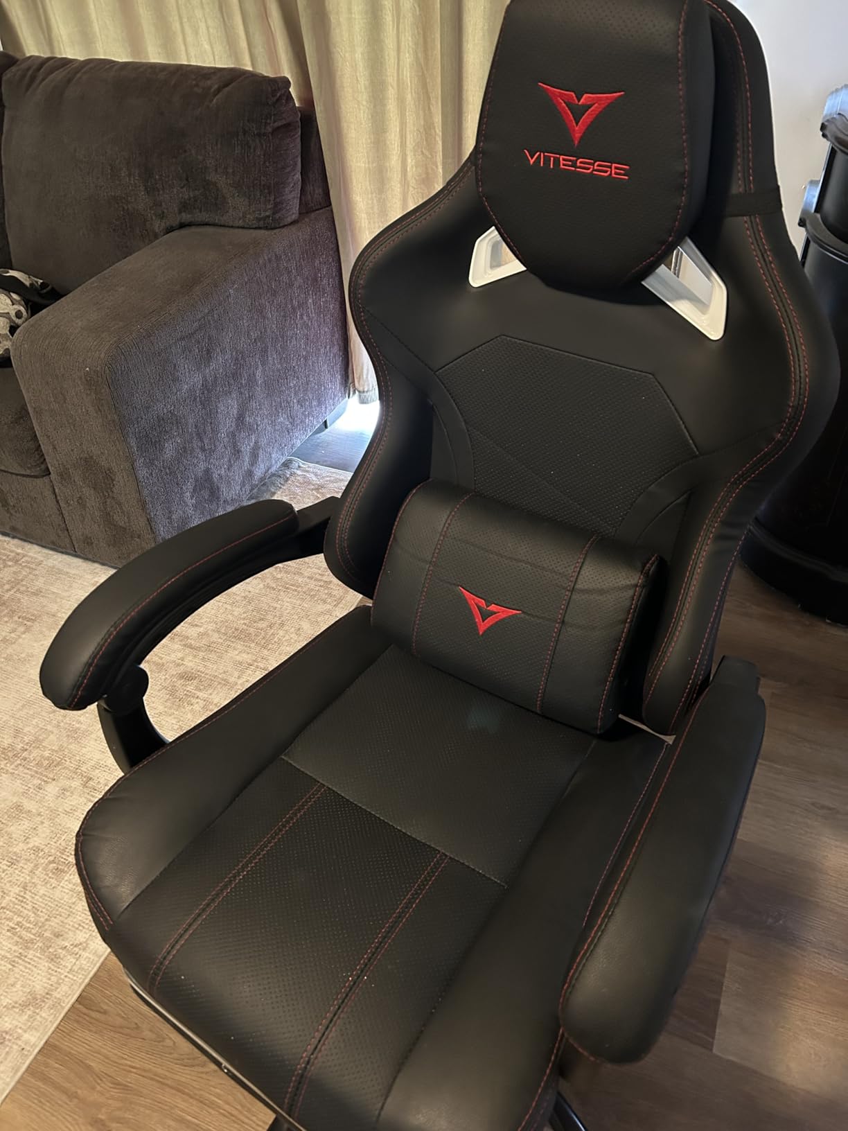 VITESSE Big and Tall Gaming Chair 400lb Capacity with Footrest customer photo 1