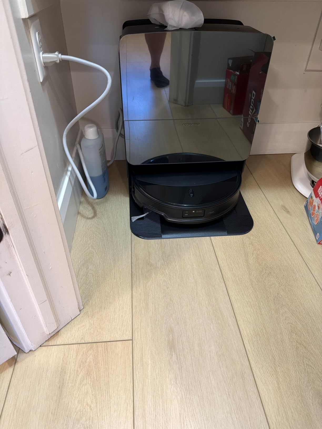 roborock Saros 10R Robot Vacuum and Mop, 22000Pa, Edge Cleaning customer photo 1