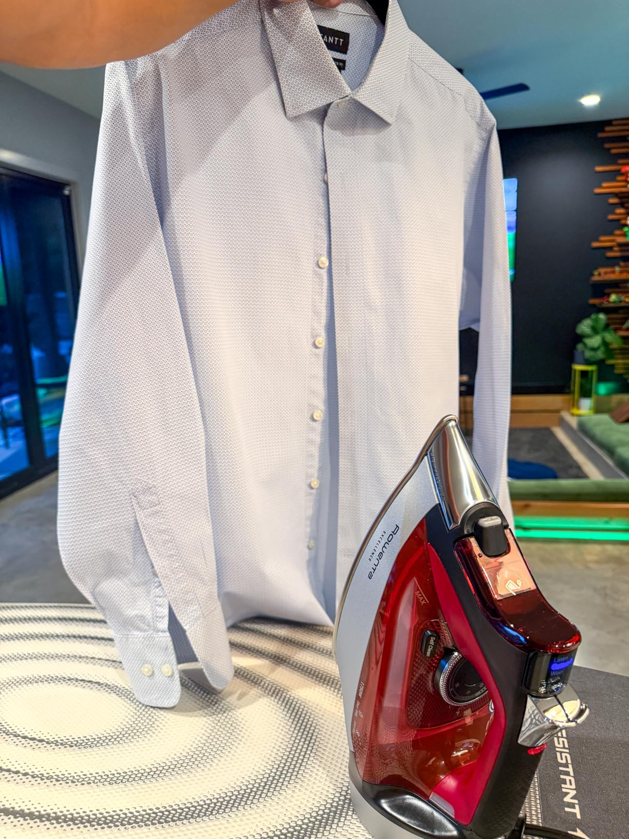 Rowenta Iron, Focus Excellence Stainless Steel Soleplate Steam Iron for Clothes, Retractable Cord, 400+ Microsteam Holes, Powerful steam, LED Display, 1750 W Ironing Clothes, Cordreel, Red DW5433 customer photo 1