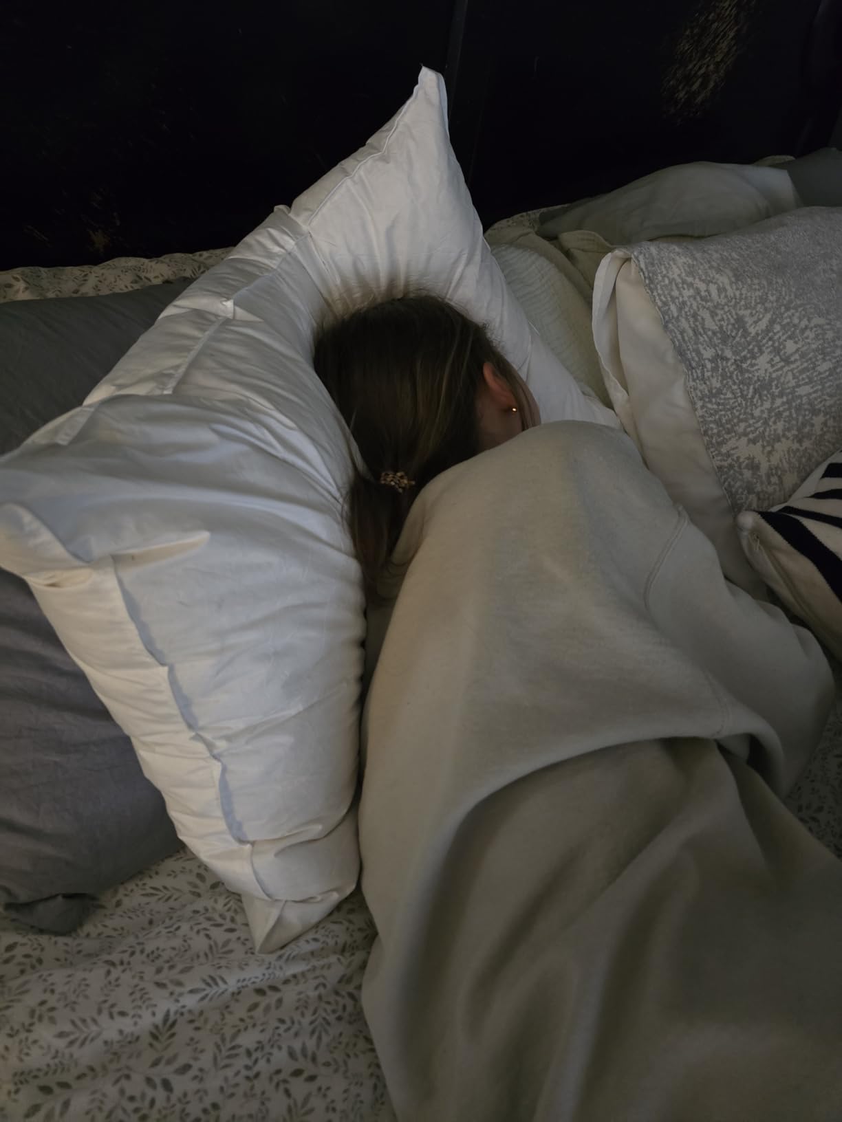 Canadian Luxury Goose Down Pillow Queen Size - 900 Fill Power customer photo 1