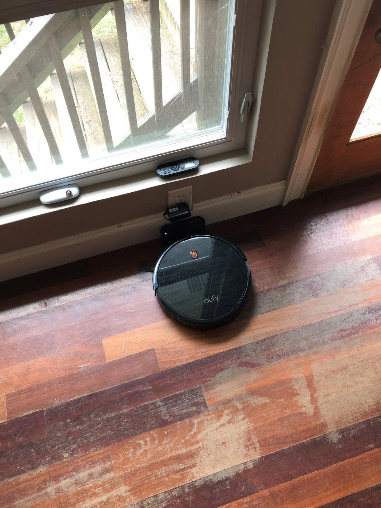 eufy E25 Robot Vacuum and Mop Combo, 20,000 Pa, HydroJet Roller Mop customer photo 1