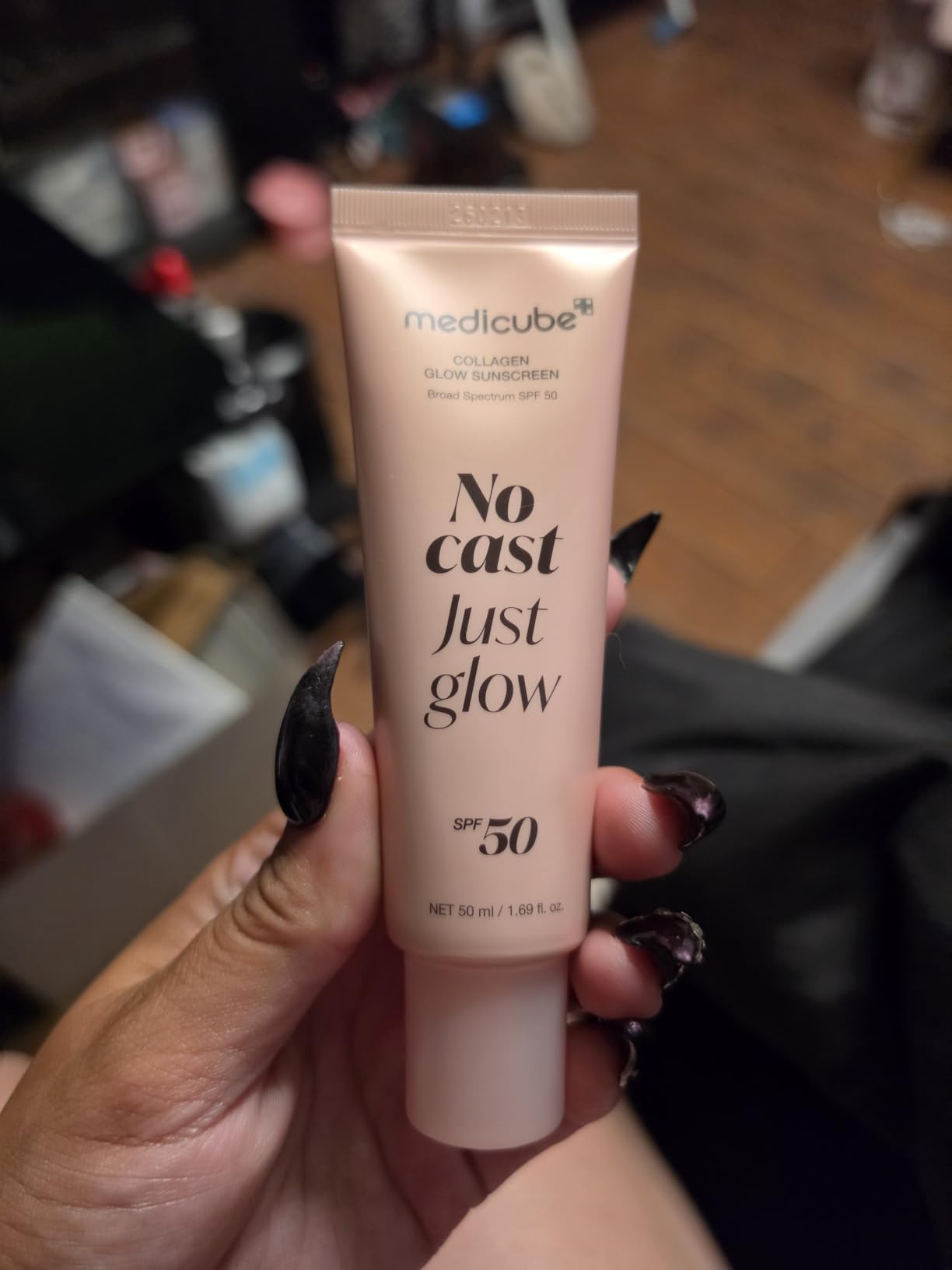 medicube Sunscreen No Cast Just Glow Collagen, SPF 50 customer photo 1