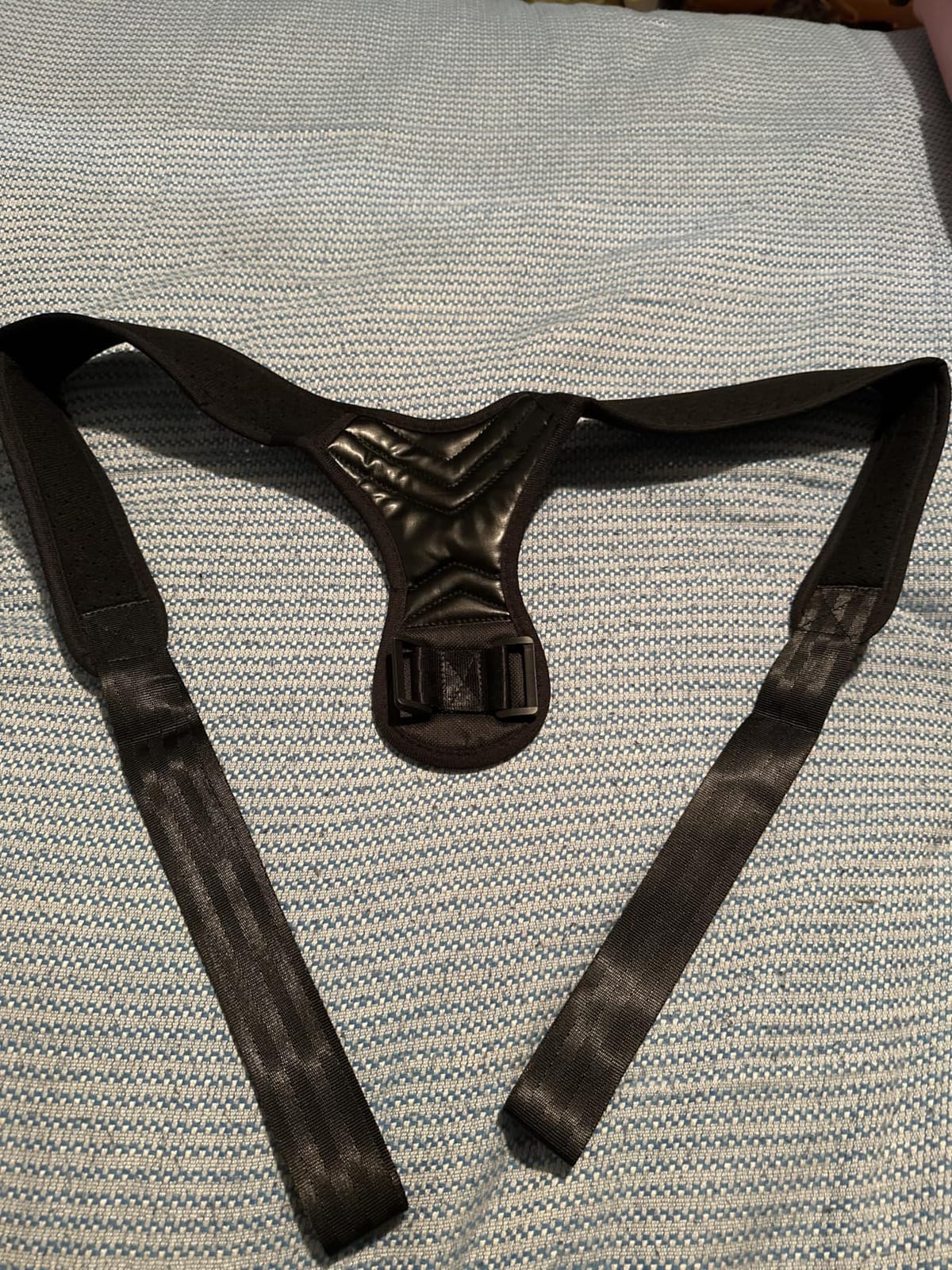 Posture Corrector, Back Brace for Women and Men, Adjustable Back Support, Shoulder Straightener for Improving Hunchback, Providing Pain Relief from Neck, Shoulder, and Upper Back - Black customer photo 2