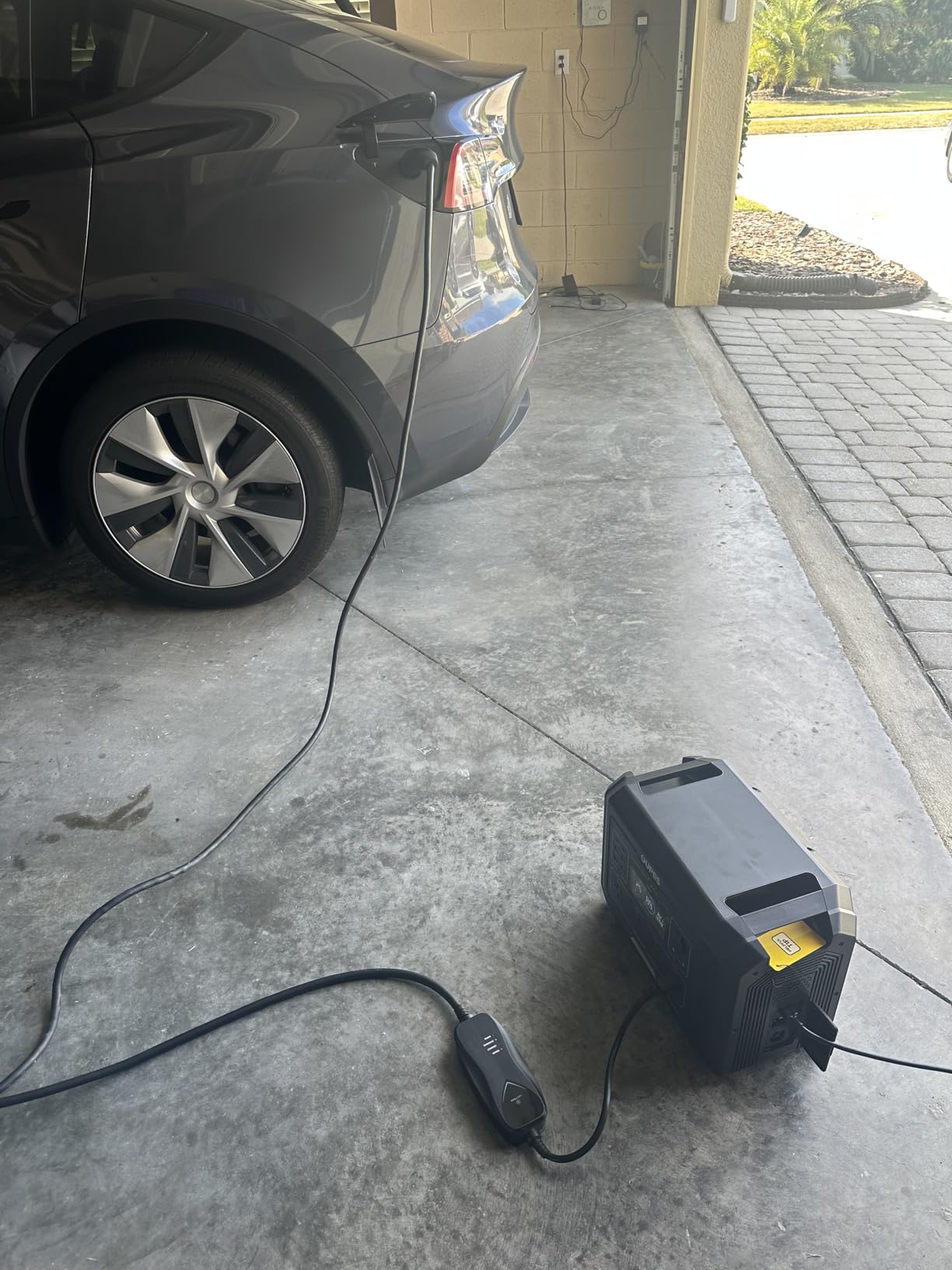 OUPES Mega 1 Solar Generator with 100W Panel Included, 2000W 1024Wh LiFePO4 customer photo 1