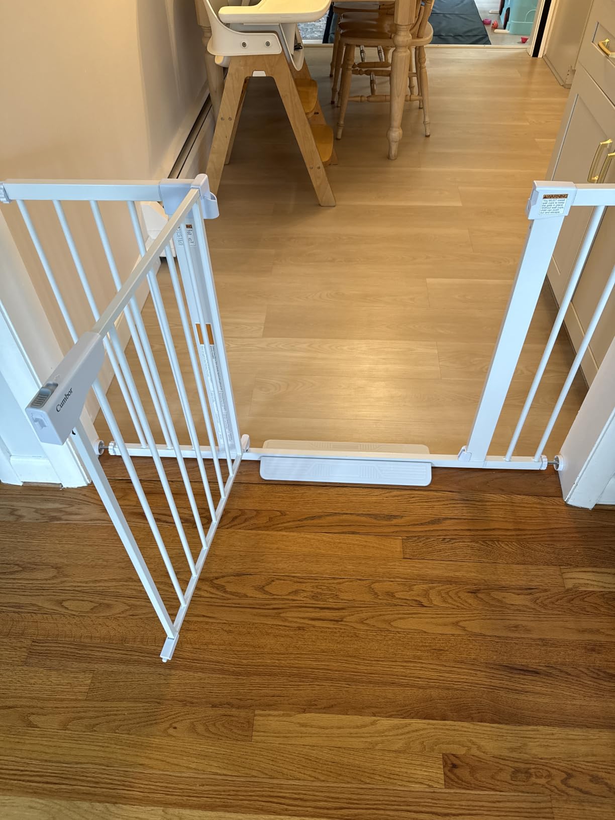 Cumbor 36.6-64 in Extra Wide Baby Gate for Stairs, Dog Gate Indoor, Black customer photo 2