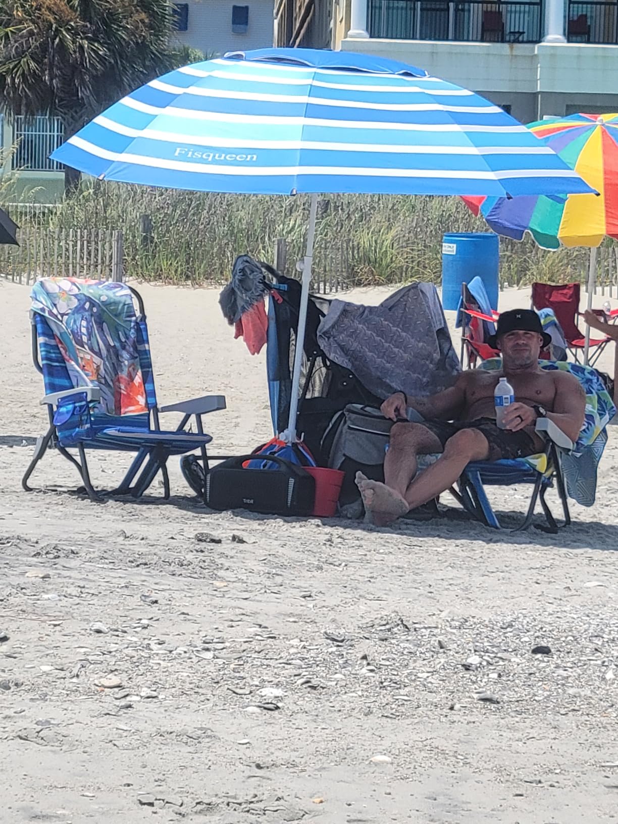 Fisqueen 8FT Large Beach Umbrella with Wind Resistance Sand Anchor Sand Bag, Portable Outdoor Umbrella with UPF50+ UV Protection, Tilt Sun Shelter for Beach, Patio, Yard customer photo 1