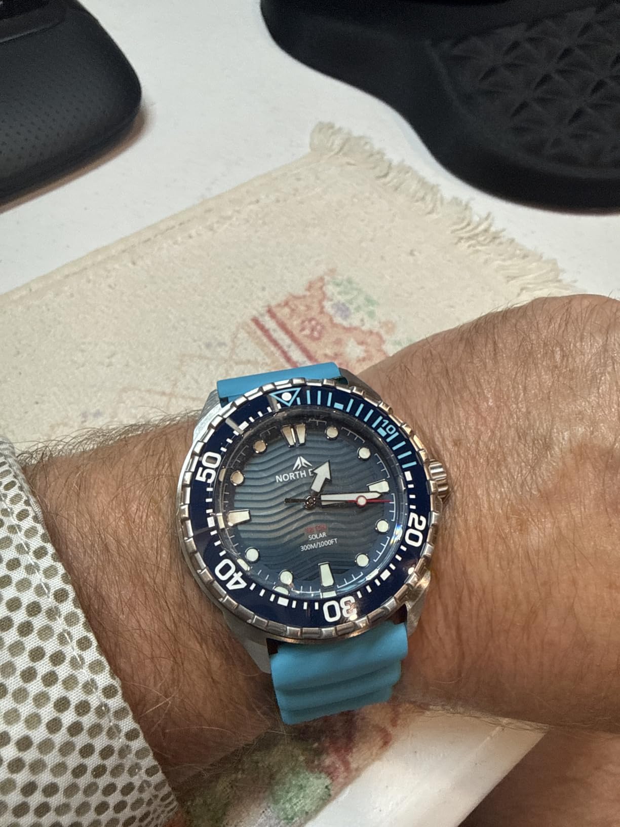 NORTH EDGE Solar Powered Dive Watch Men’s Watch, 1000FT/300M Water Resistance, Luminous Dial, Silicone Strap 45.8MM customer photo 2