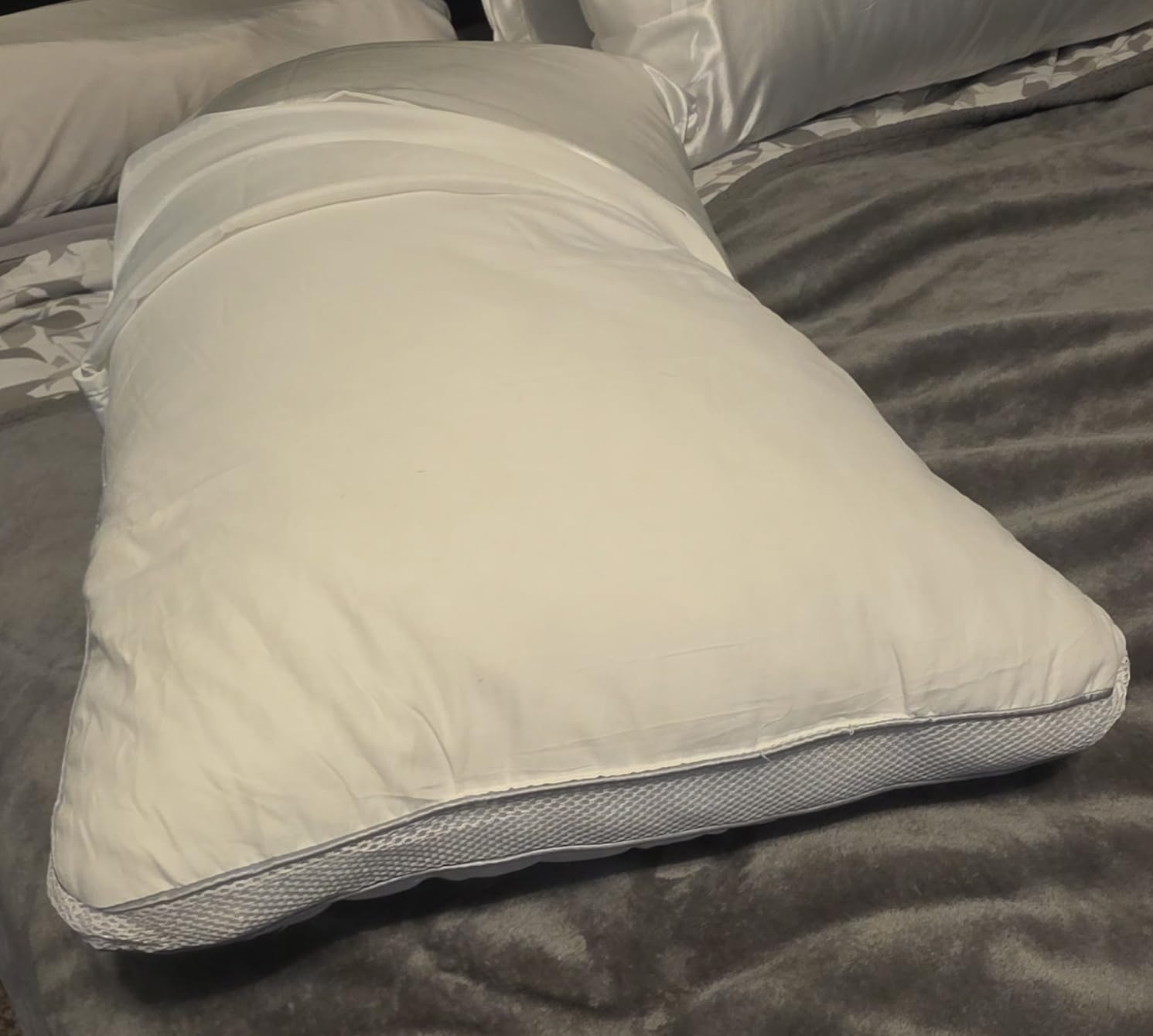 Goose Down Bed Pillows Queen Size Set of 2 (White), Hotel Collection Pillows for Sleeping, Gusseted Pillow for Side, Back, or Stomach Sleepers, 20