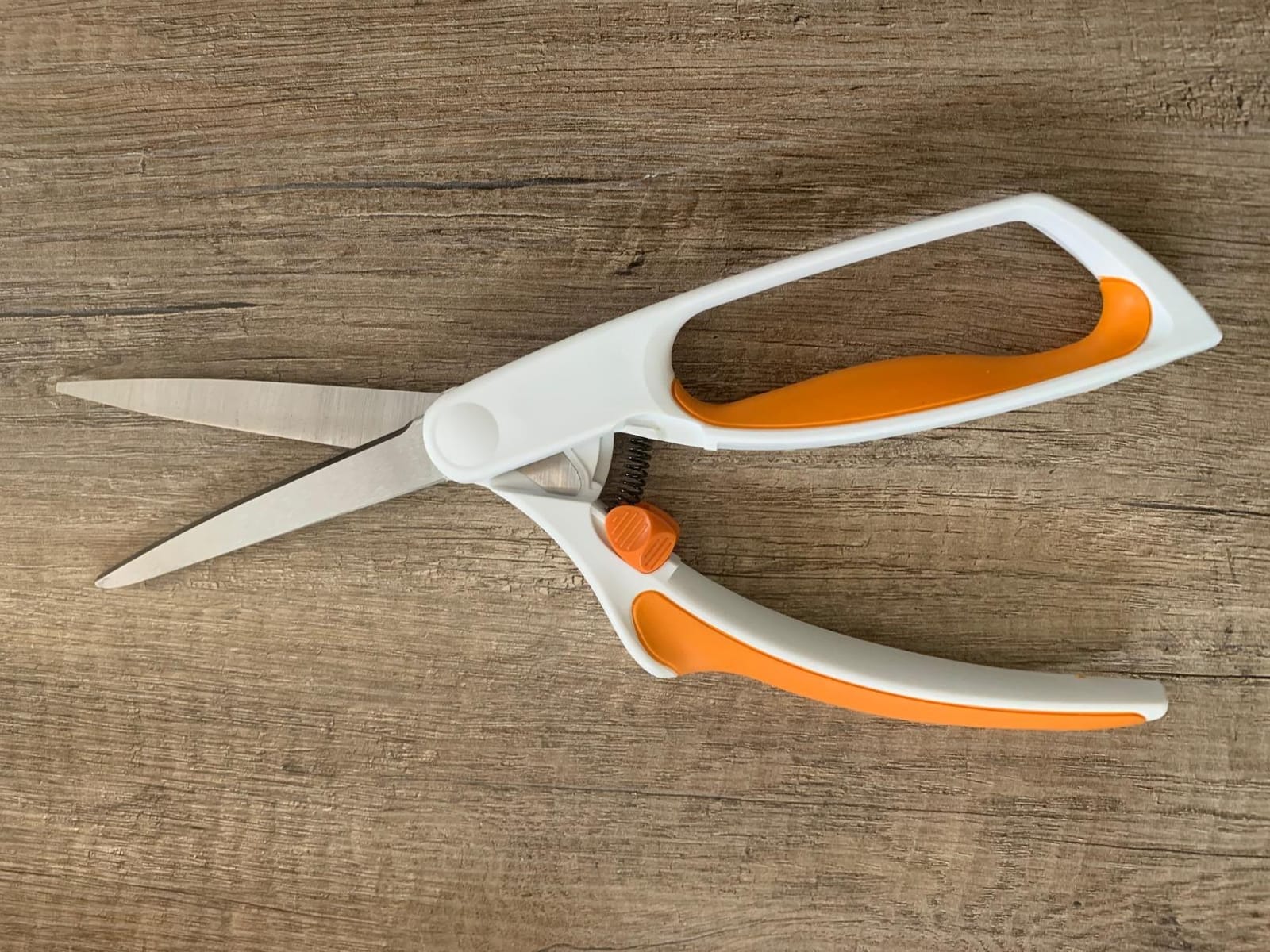 Fiskars No.8 Premier Easy Action Bent Scissors 10-Inches customer photo 2