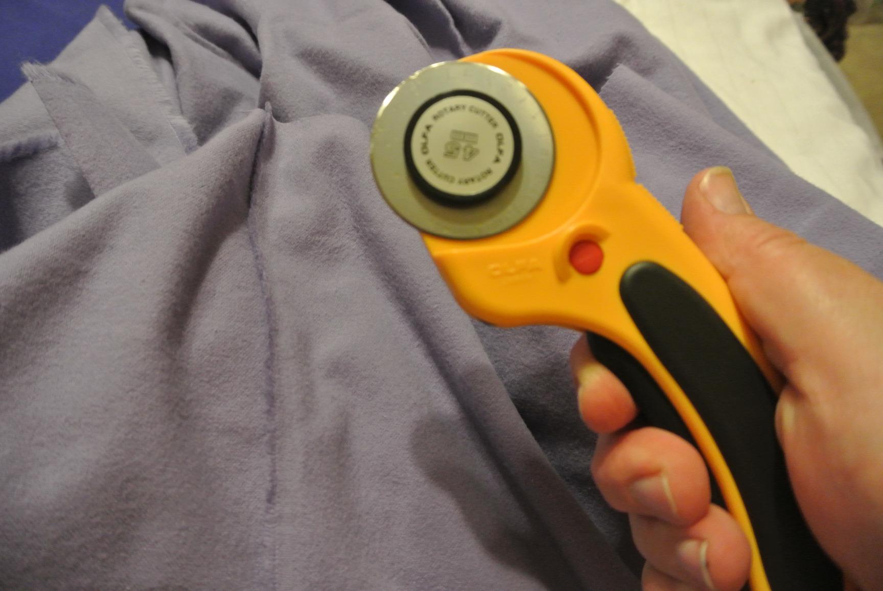 OLFA 45mm Ergonomic Squeeze-Handle Rotary Cutter (RTY-2/DX) - Auto-Retract customer photo 1