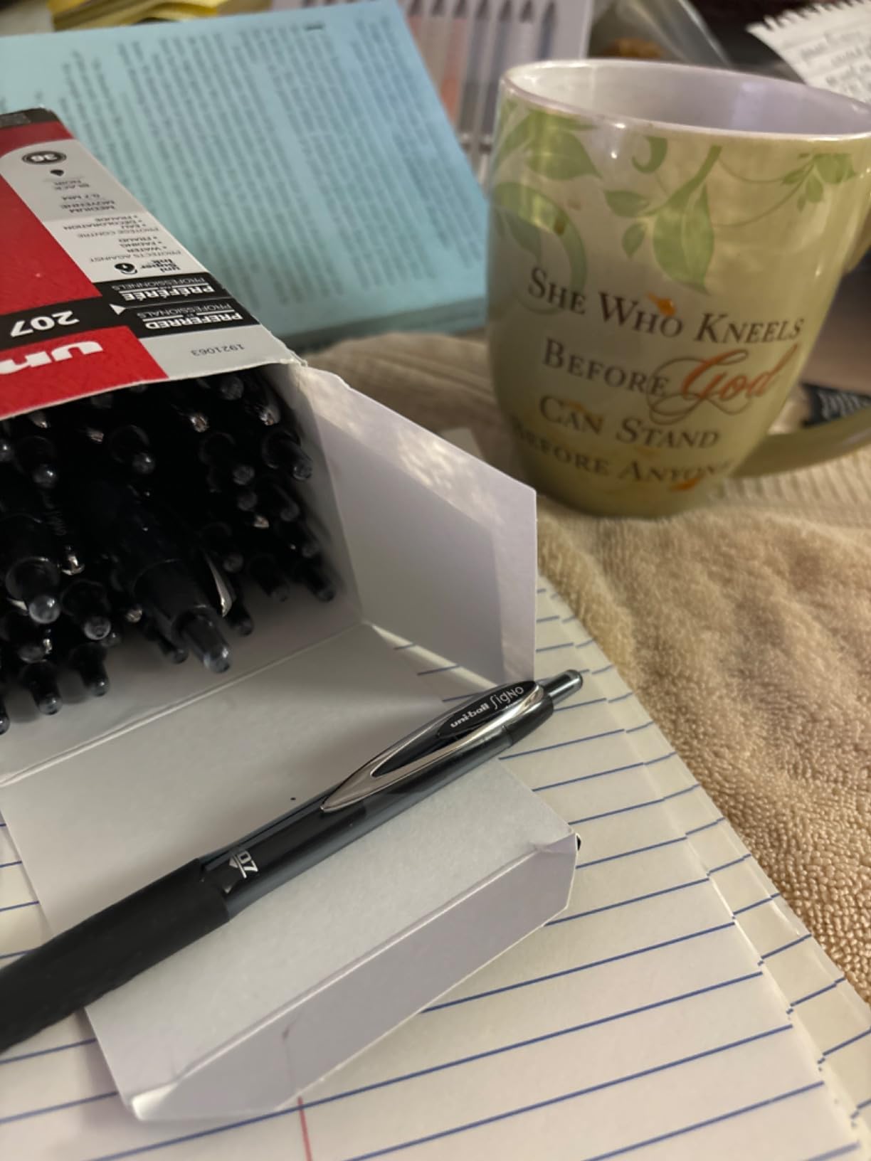 uniball™ 207 Gel Pens, Black Ink, 0.7mm Medium Point, Retractable, 12 Count customer photo 2