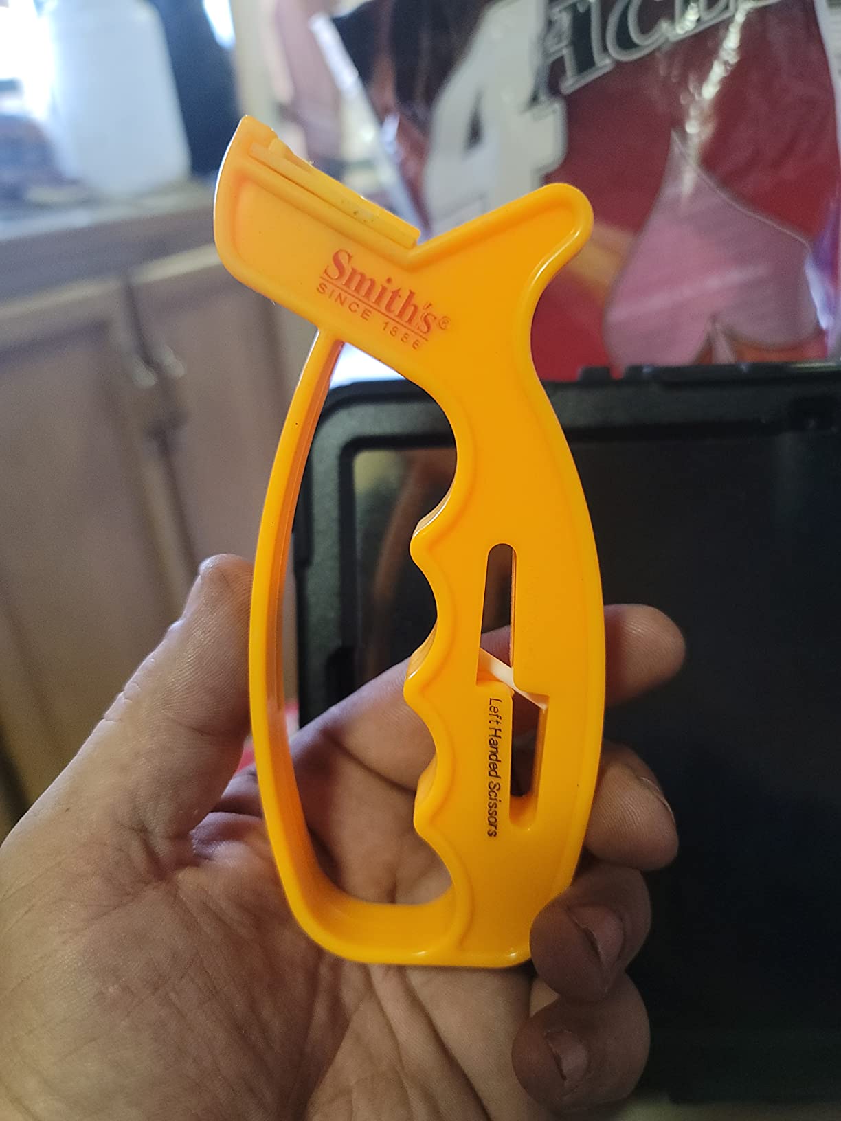 Smith’s JIFF-S 10-Sec Knife & Scissors Sharpener - Right & Left-Handed Scissors - Carbide Blades - Outdoor Sharpener for Pocket, Hunting, Fishing & Kitchen Knives - Handheld Pullover Sharpener customer photo 2