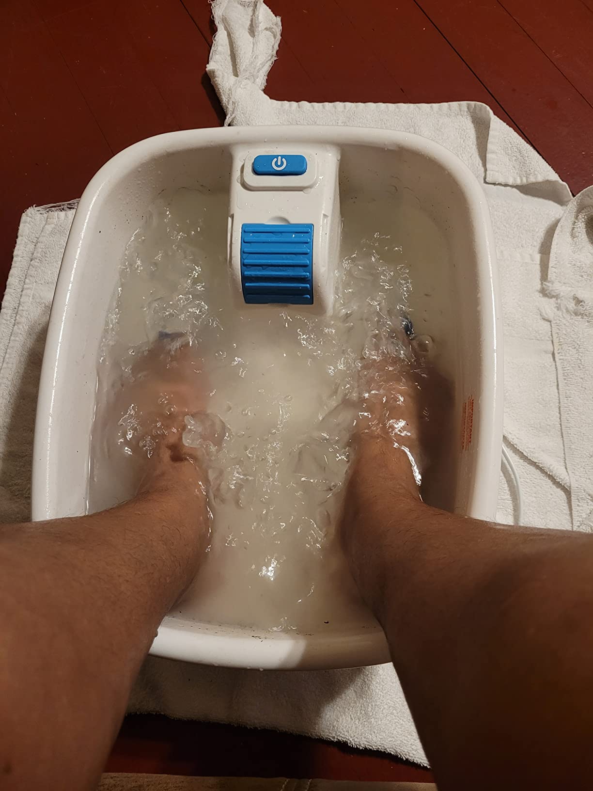 HoMedics Bubble Bliss Deluxe Foot Spa with Heat Massaging Arch, 3 Acupressure Attachments, Splash Guard, Raised Nodes Creates Bubbles, Improves Circulation, Soothe Tired Muscles customer photo 1