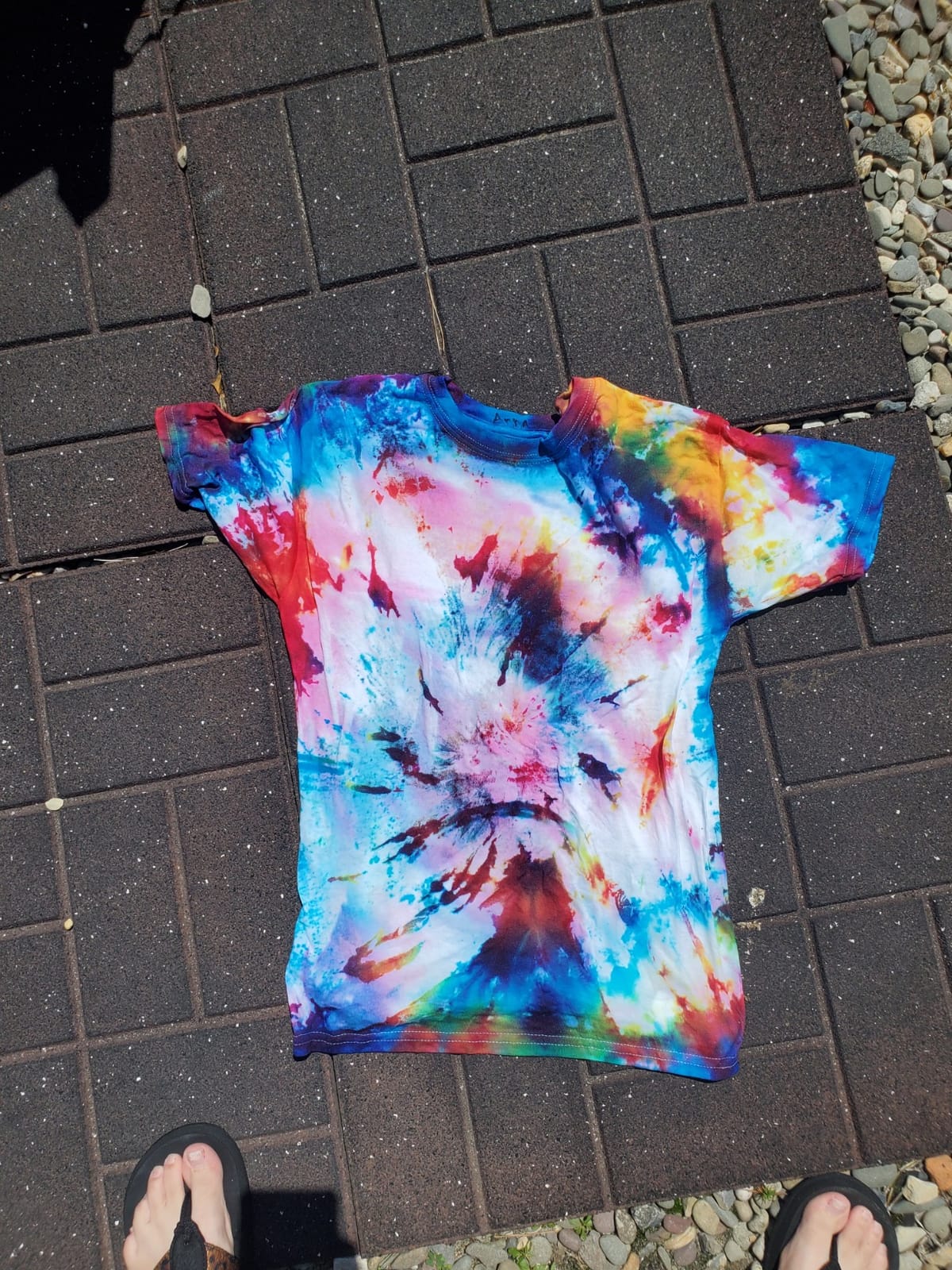 Tulip One-Step Tie-Dye Kit Neon, Party Activity, Permanent Fabric Dye, Vibrant Colors, Easy Clean-up, Makes 10 Bottles, Includes 5 Bonus Refill Packs, 8 Fun Techniques Included customer photo 2