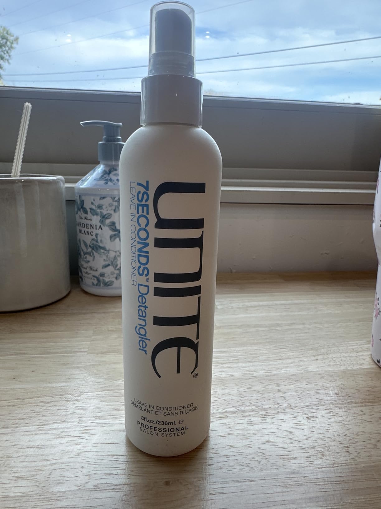 UNITE Hair 7SECONDS Detangler Leave-In Conditioner Spray for Frizz Control & Heat Protection customer photo 1