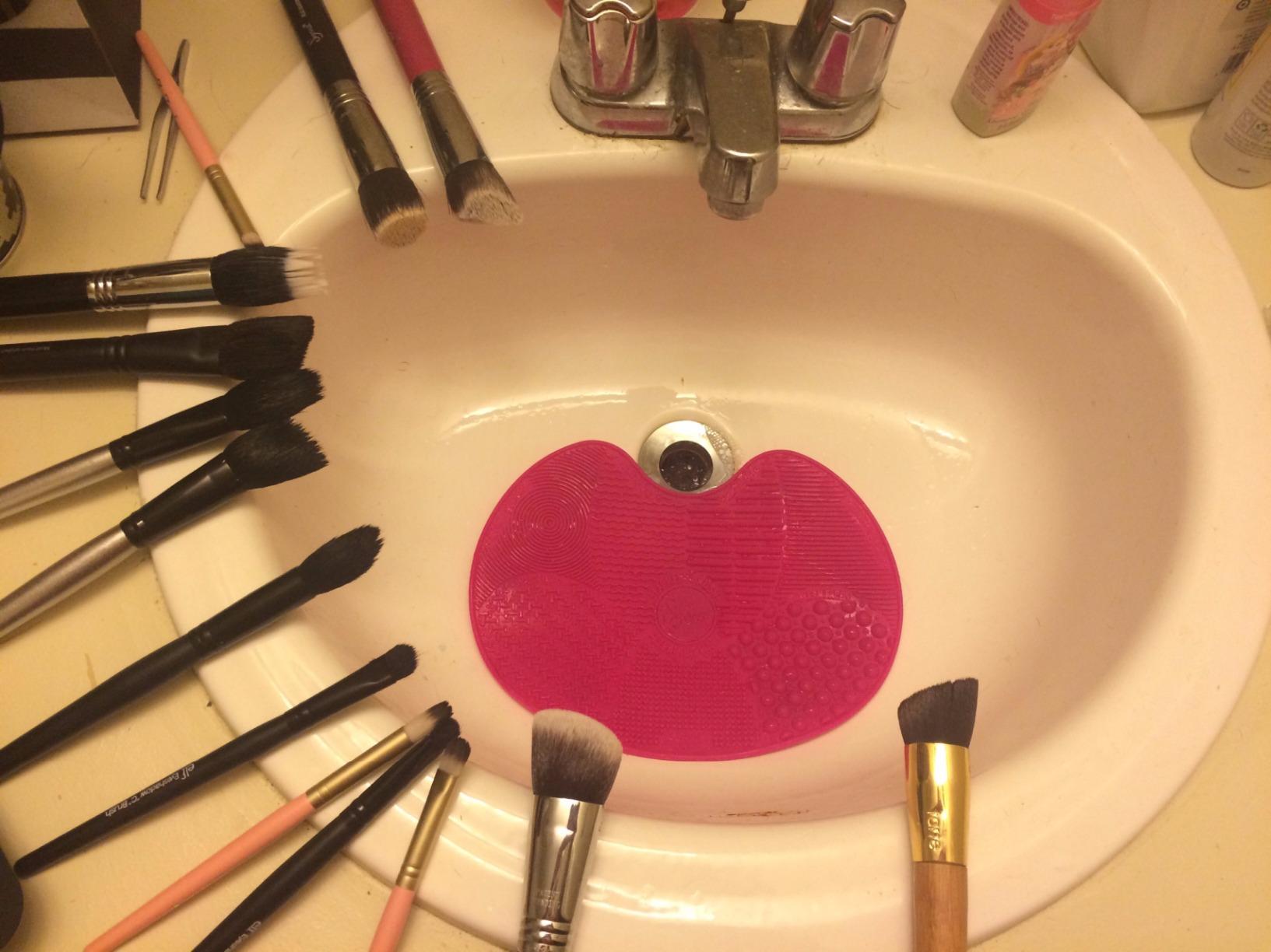 Sigma Beauty Sigma Spa Express Brush Cleaning Mat - Makeup Brush Cleaner customer photo 1