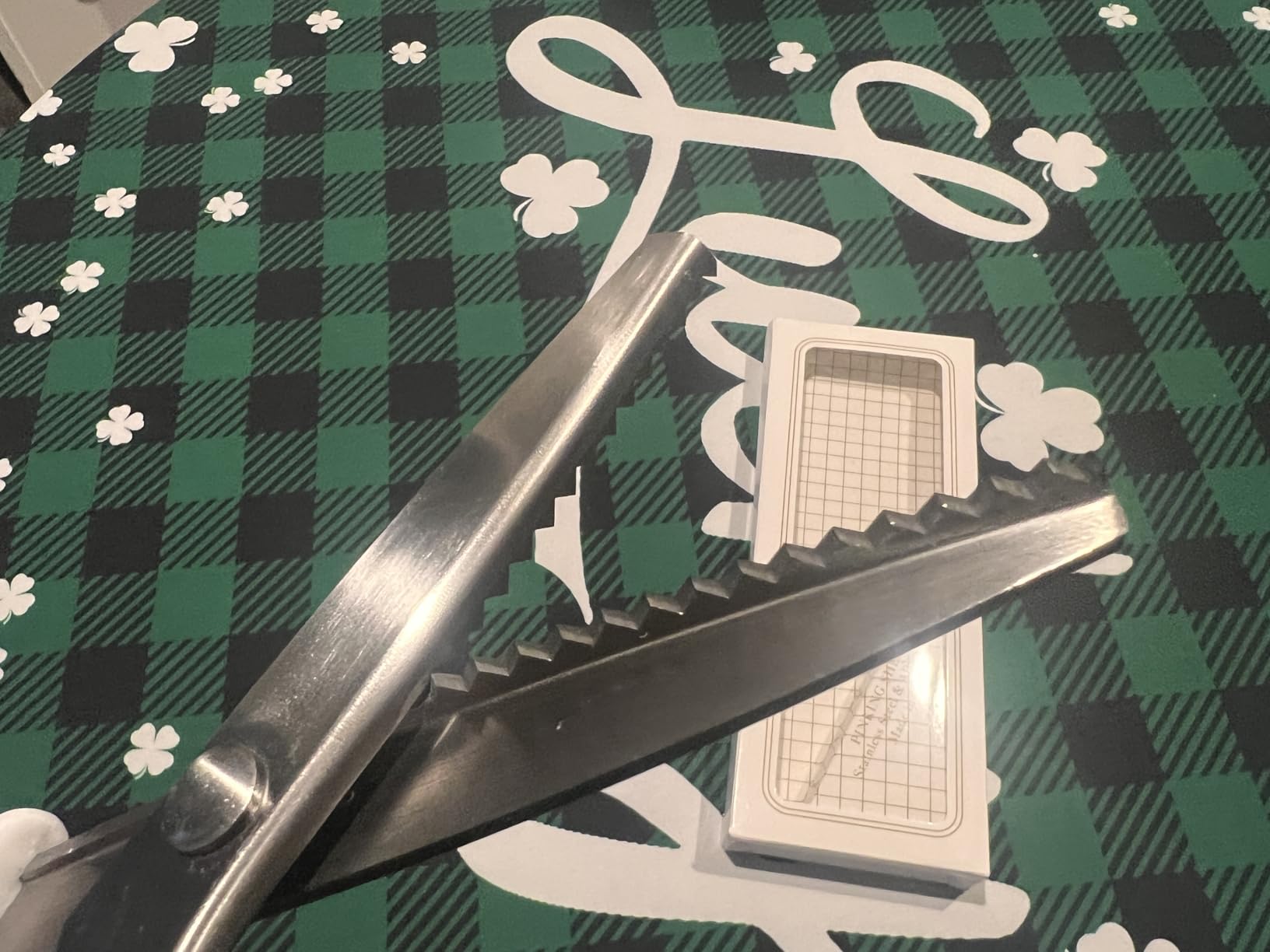 JISTL Green Pinking Shears Comfort Grips Crafts Zig Zag Cut Sewing Scissors,Professional Handheld Dressmaking customer photo 2