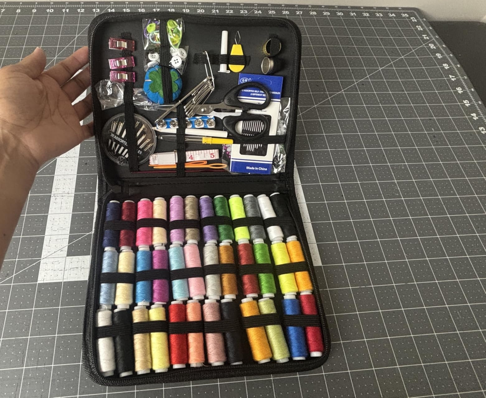 Vellostar Sewing Kit for Adults, 100-Piece Hand Sewing Needle & Thread Kit customer photo 1