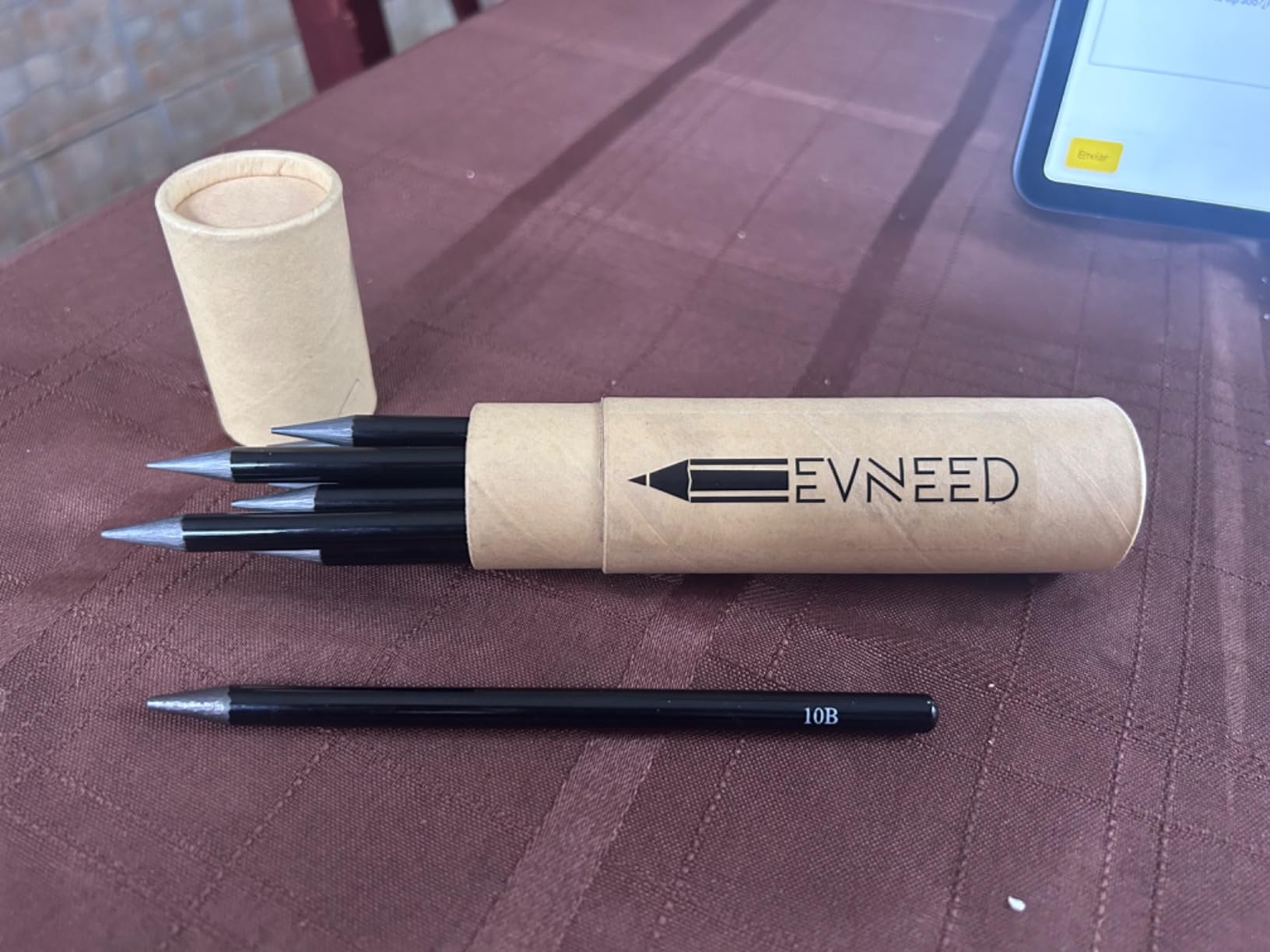 EVNEED Woodless Pencil Set,12 pcs Non-wood Graphite and Charcoal Sketching for Drawing,Writing,Shading,Color Black-Set of 12 customer photo 1