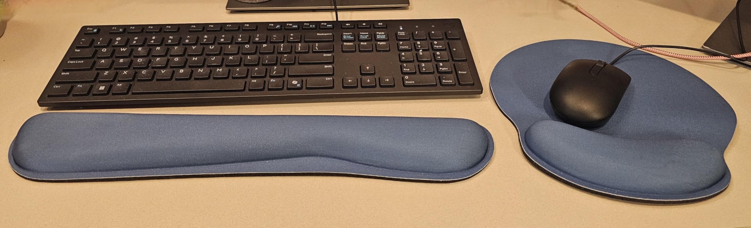 KTRIO Keyboard Wrist Rest & Mouse Pad with Wrist Rest, Black customer photo 2