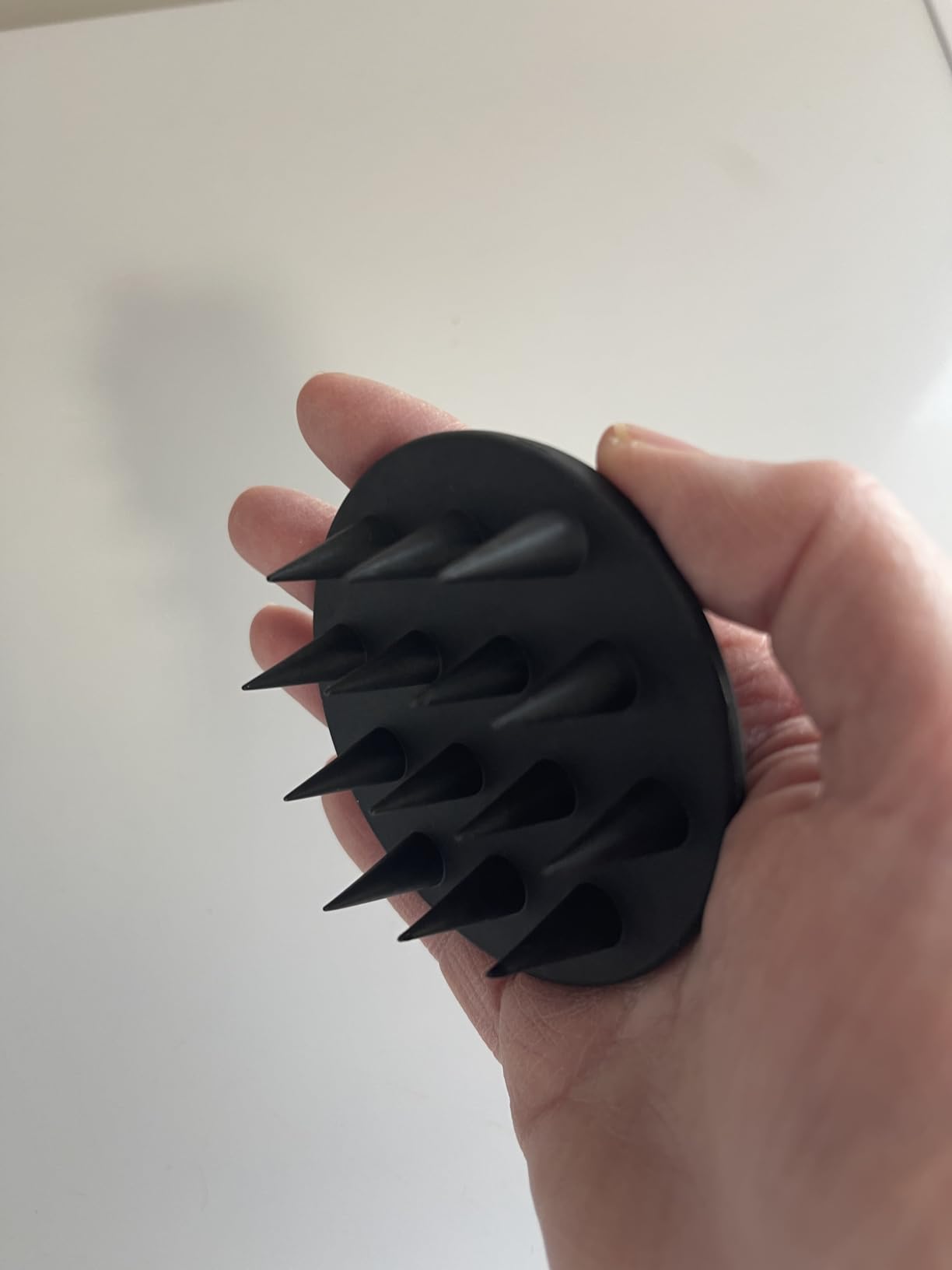 Sosoon Scalp Massager Shampoo Brush, Hair Scalp Scrubber Shower Hair Brush Head Massager for Stress Relax Hair Growth, Dandruff Brush Scalp Exfoliator for Women Men Kids Pets, Black customer photo 1