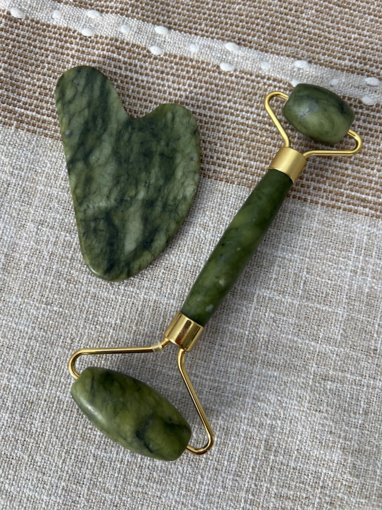huefull Facial Tools to Reduce Puffiness and Improve Wrinkles, Face Roller Skin Care of Jade Roller and Gua Sha Set Designed customer photo 1