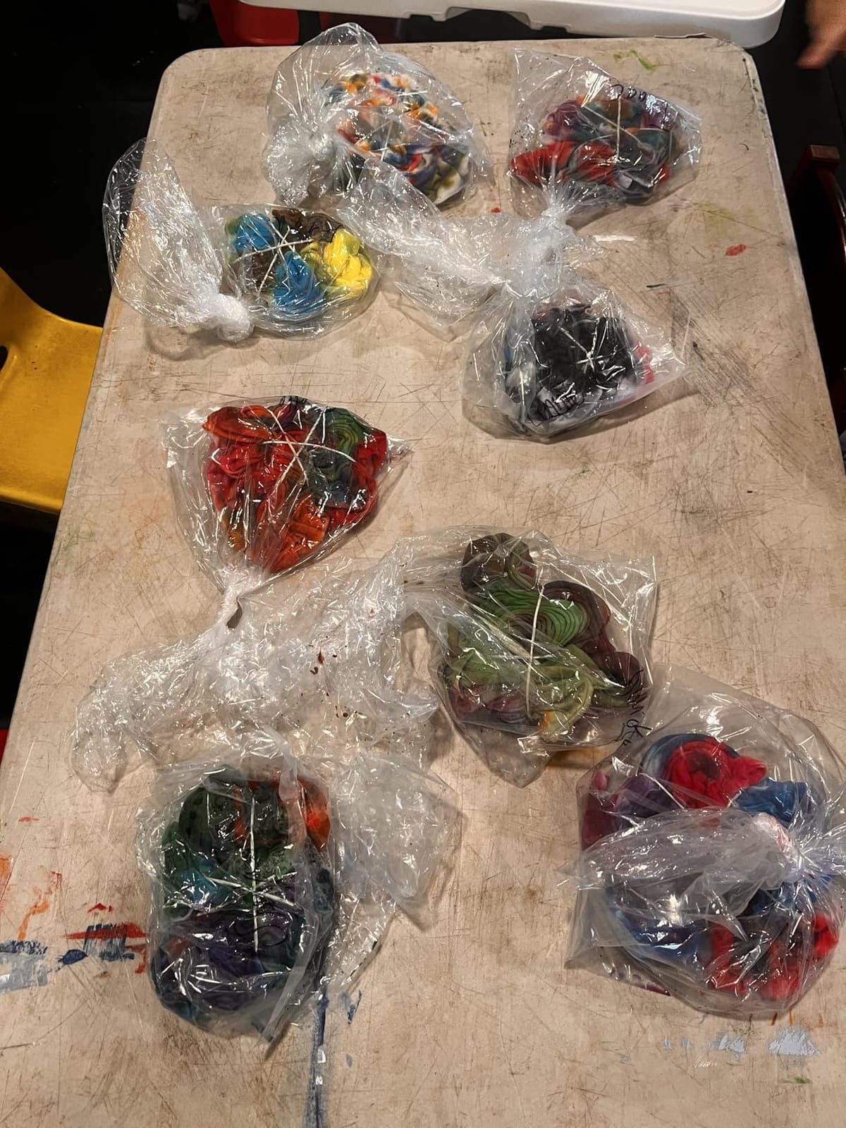 HTVRONT Tie Dye Kit, 32 Vibrant Vivid Permanent Colors, Just Add Water customer photo 2