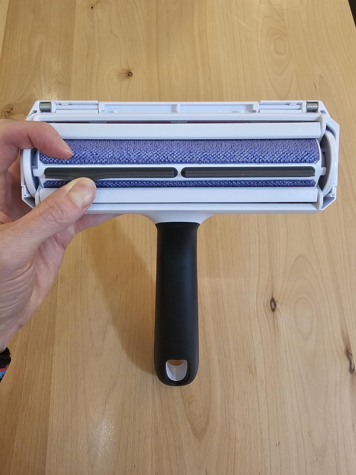 BLACK+DECKER Pet Hair Remover, Roller, Remove Dog Hair and Cat Hair Easily (HMSCT0001) customer photo 1