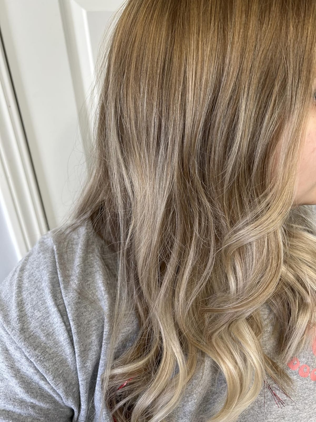 The Beachwaver Co. S1.25 Rotating Curling Iron - Larger Barrel Size for Medium-to-Long Hair! | Auto-Shut Off, Home Button, Travel-Friendly customer photo 2