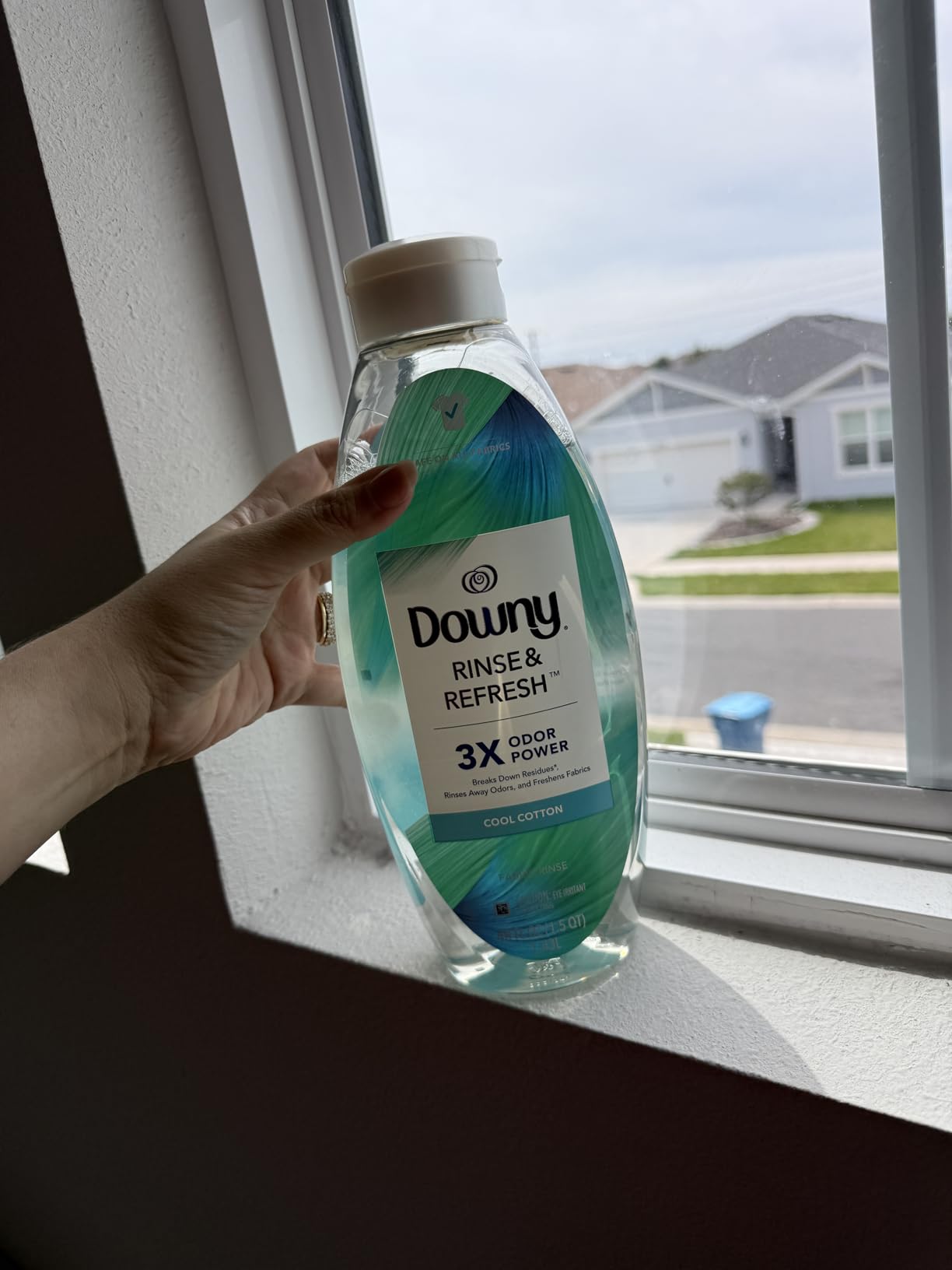 Downy Rinse Laundry Odor Remover, Cool Cotton Scent, 48 fl oz, Fabric Softener And Laundry Odor Removal Rinse, Fights Odors At The Source, HE Compatible customer photo 1