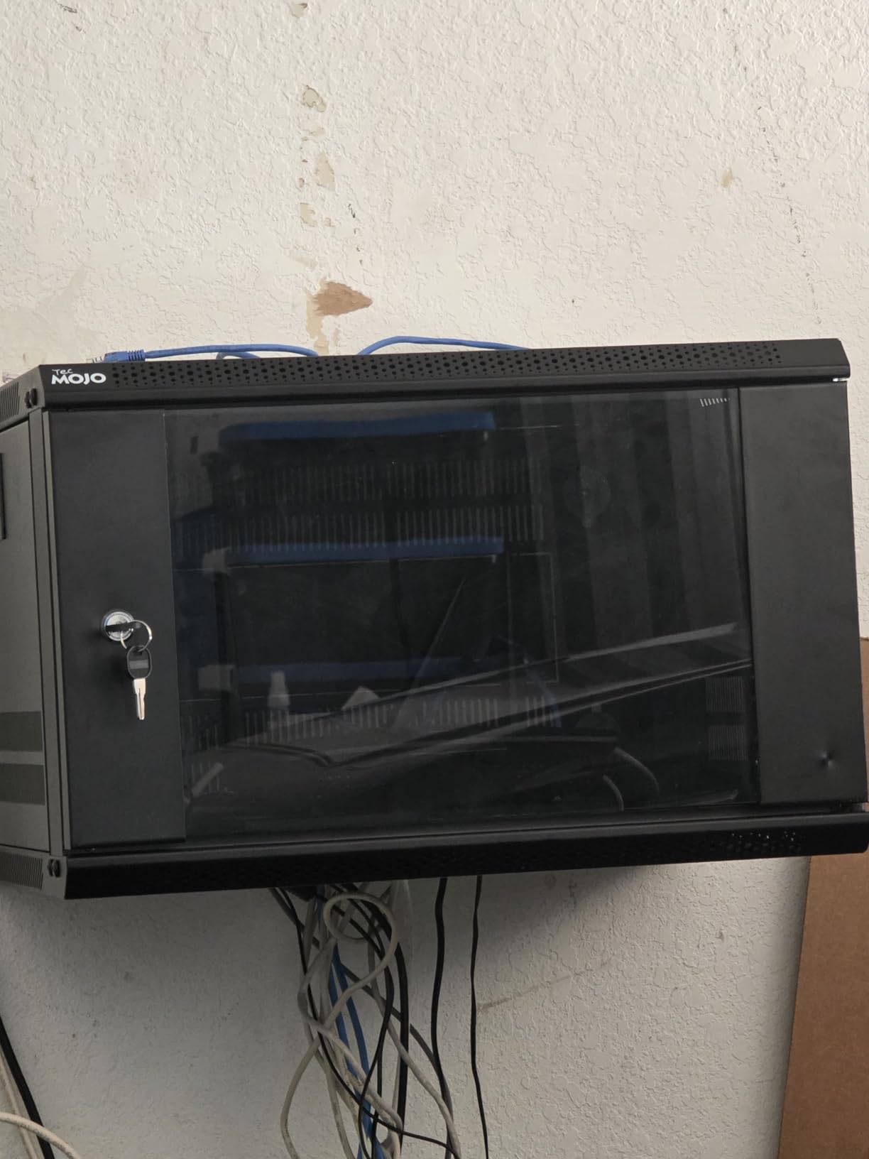 Tecmojo 6U Wall Mount Server Cabinet IT Network Rack Enclosure Lockable Door and Side Panels Black, Cooling Fan, Standard Glass Door, 450mm Depth, for 19” IT Equipment, A/V Devices customer photo 1
