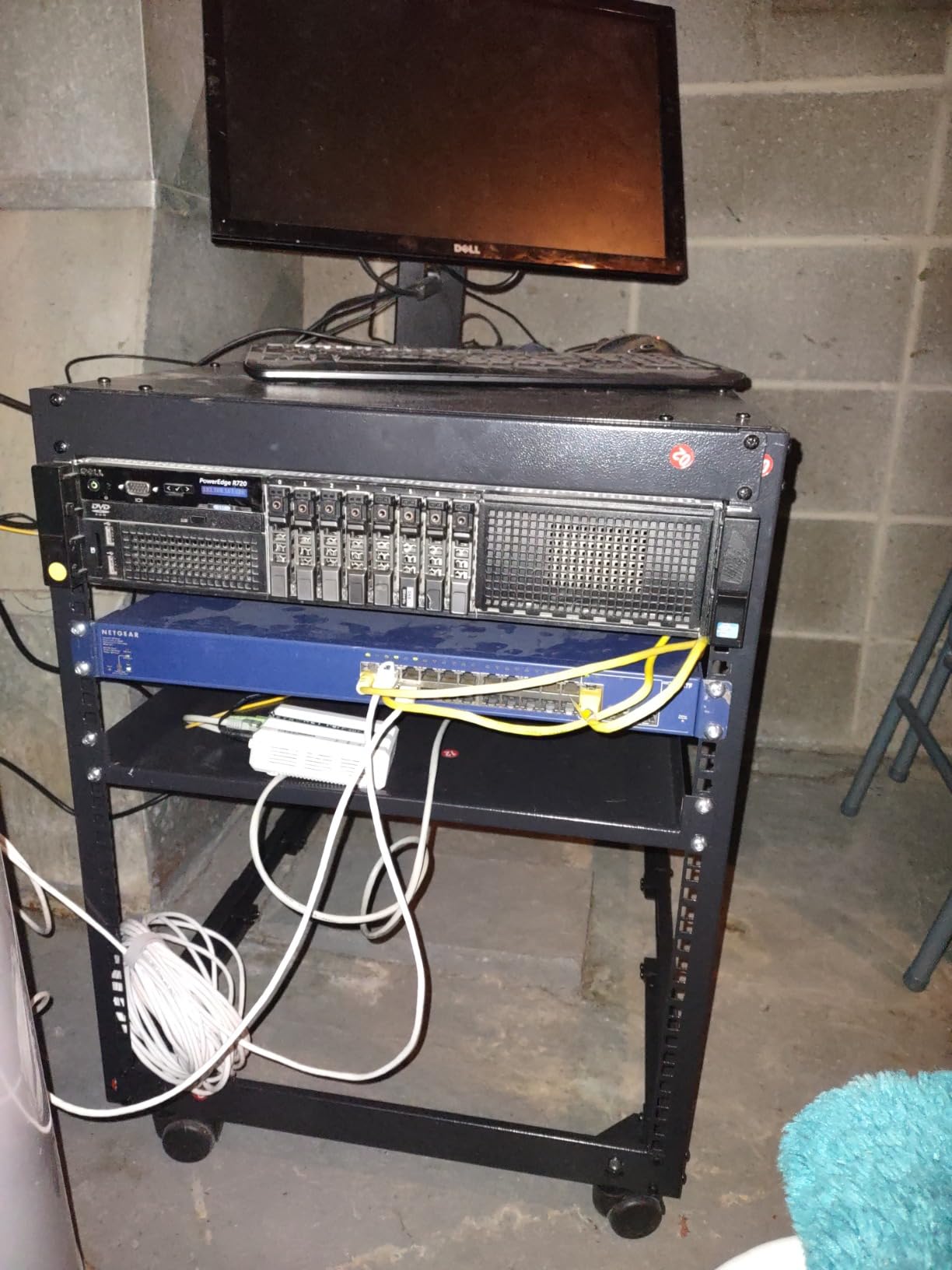 VEVOR 12U Open Frame Server Rack, 23-40 in Adjustable Depth, Free Standing or Wall Mount Network Server Rack, 4 Post AV Rack with Casters, Holds All Your Networking IT Equipment AV Gear Router Modem customer photo 1
