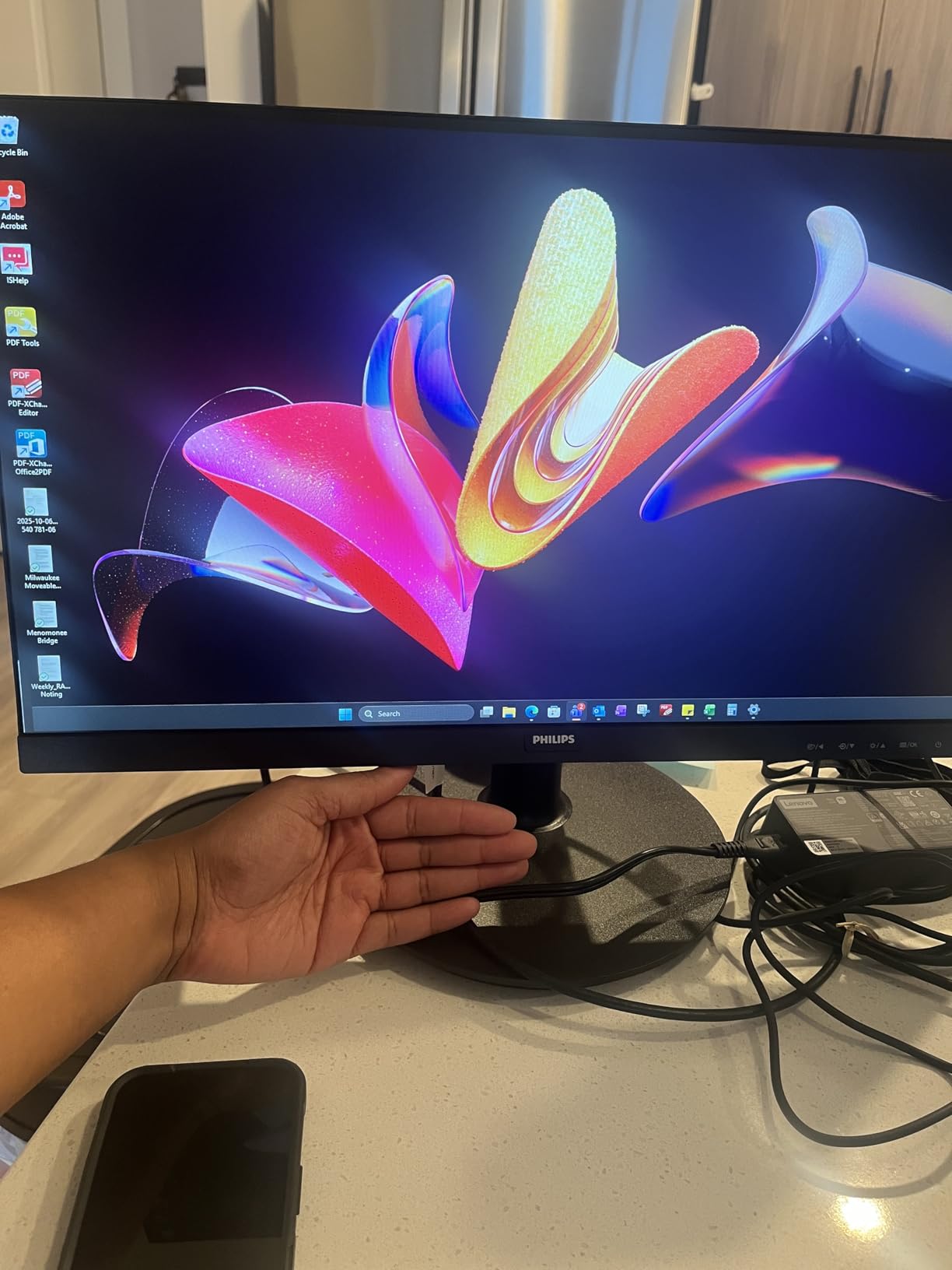 Philips 22 Inch Computer Monitor FHD 100Hz VA VESA Flicker-Free, 221V8LB customer photo 2