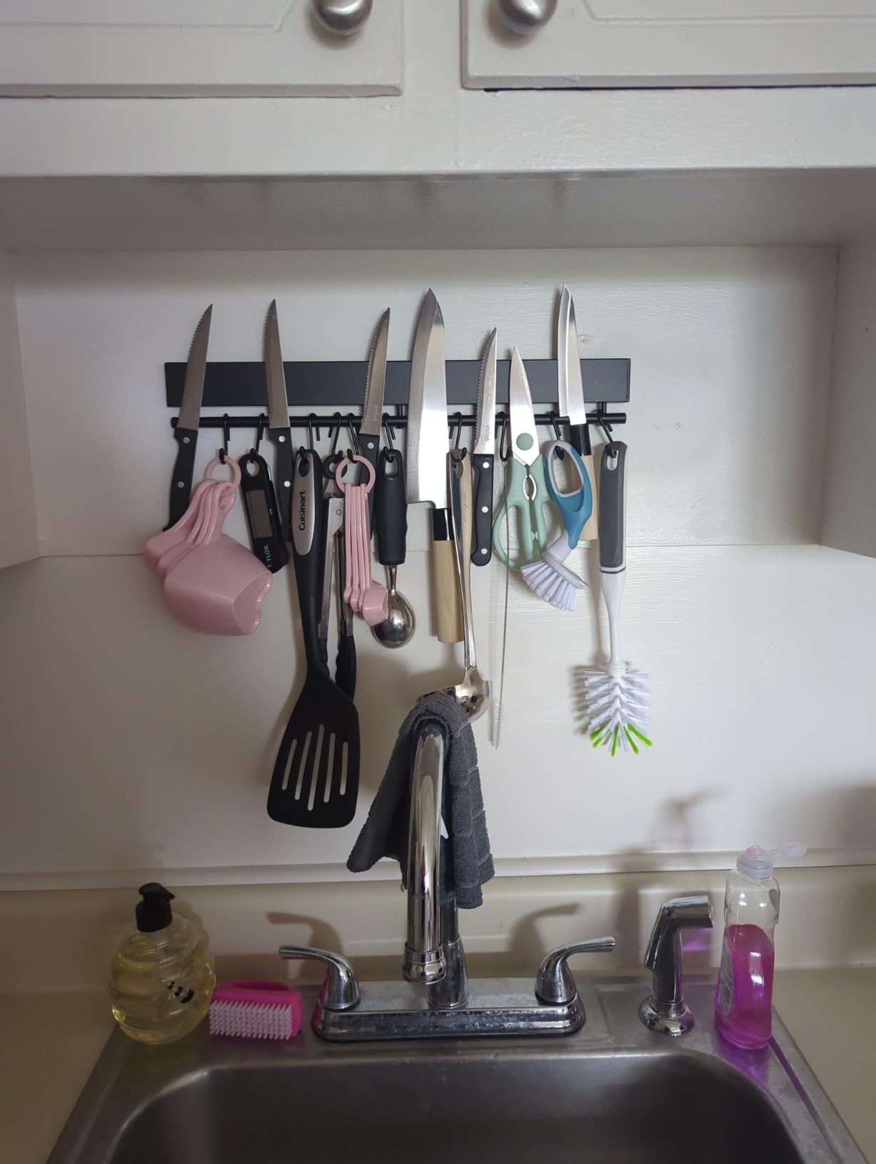 17 inch magnetic knife holder with 10 hooks, No Drilling, Black customer photo 2