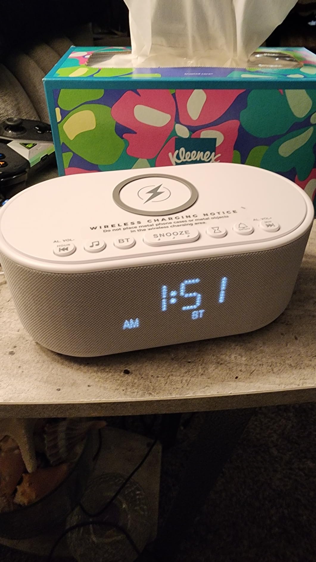 Odokee Sound Machine Alarm Clock for Bedrooms with Wireless Charging customer photo 1