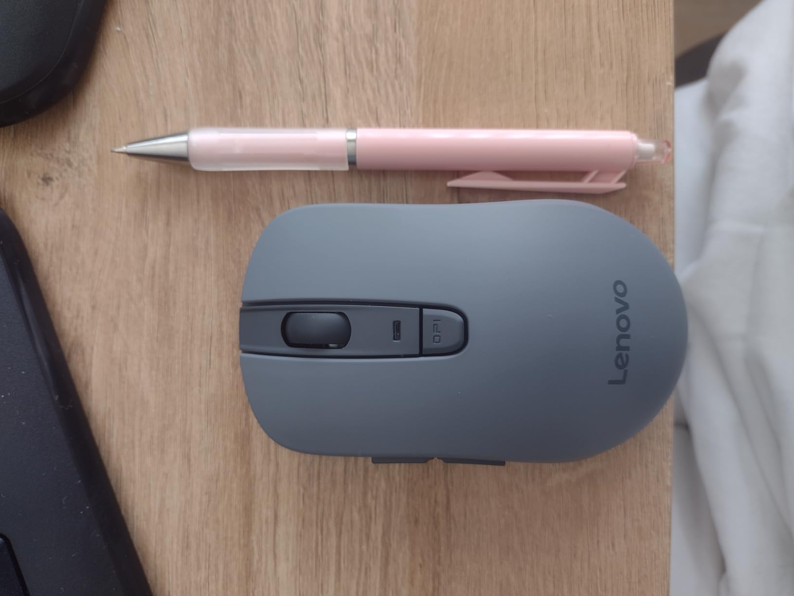 Lenovo WL310 Bluetooth Silent Mouse, Ergonomic, Adjustable DPI, Silent Clicks, Bluetooth 5.0, Portable for Windows, Mac, and Chromebook, Grey customer photo 1