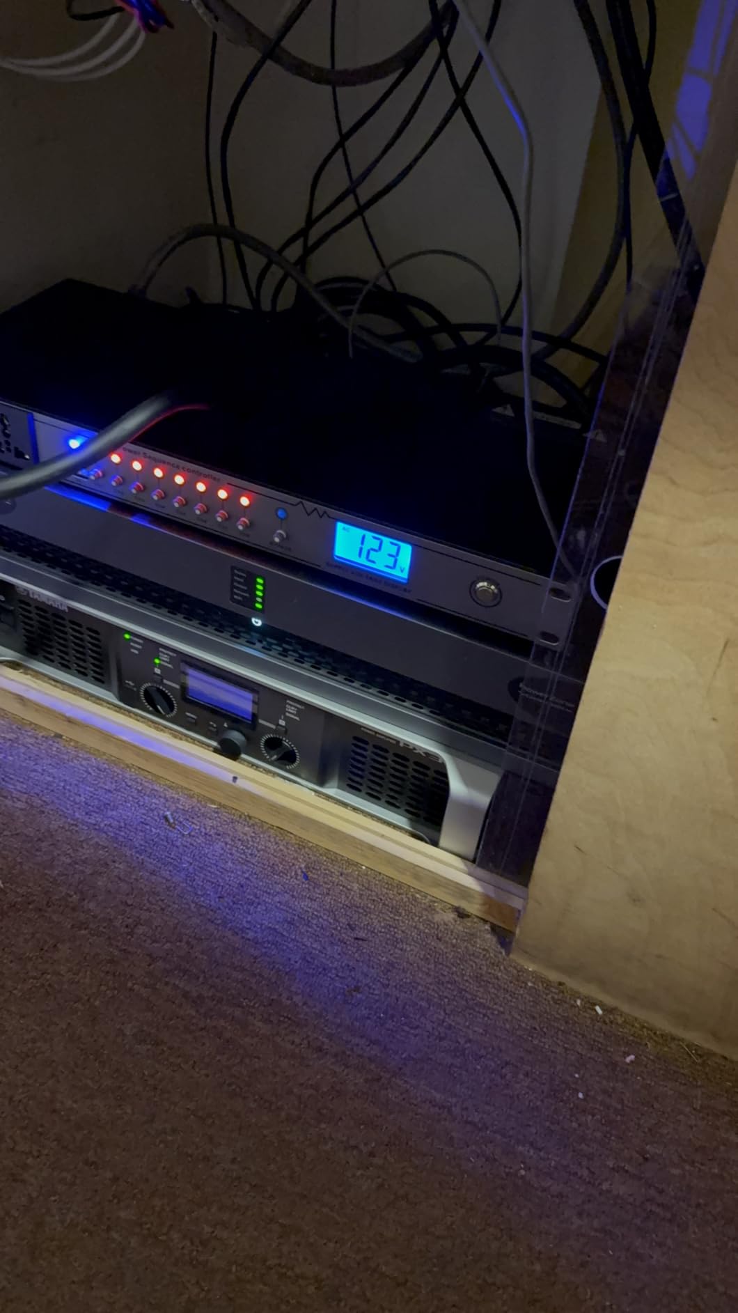 Rack Mount Power Conditioner 20A Sequencer for Audio Equipment, 10 Outlets 2000W Power Supply with 8 Independent Controls, Surge Protector, Voltage Display, External Switch customer photo 1